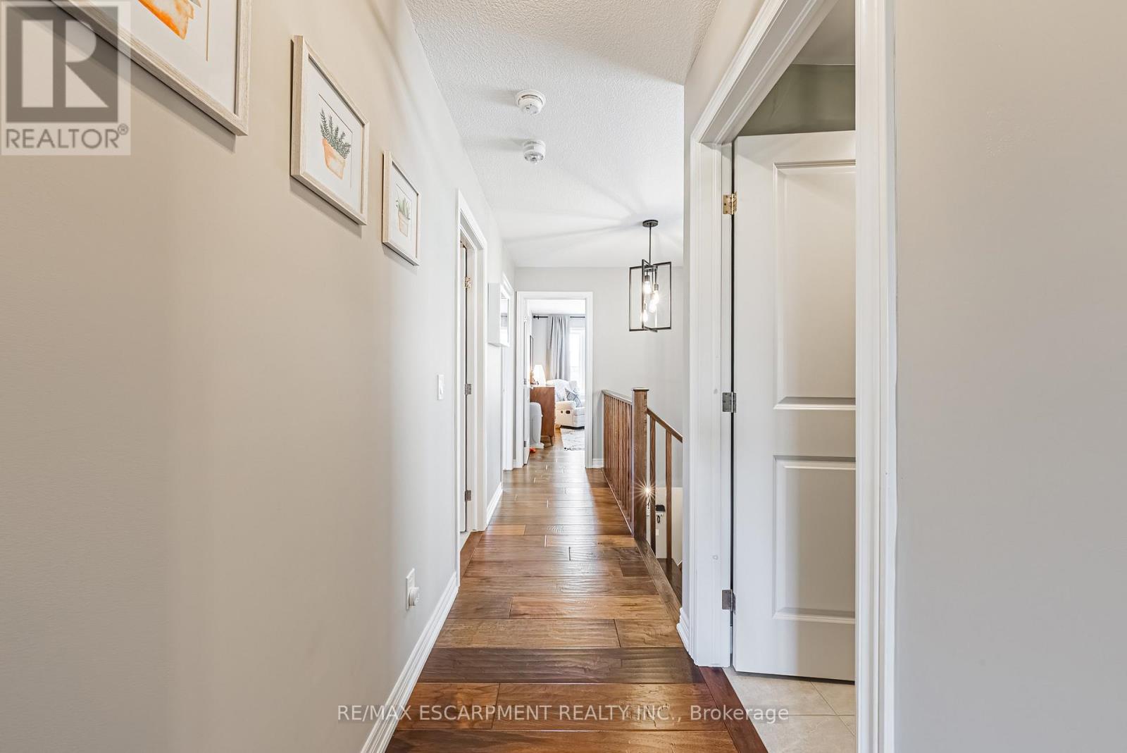 83 Southshore Crescent, Hamilton, Ontario  L8E 0J3 - Photo 18 - X12923716