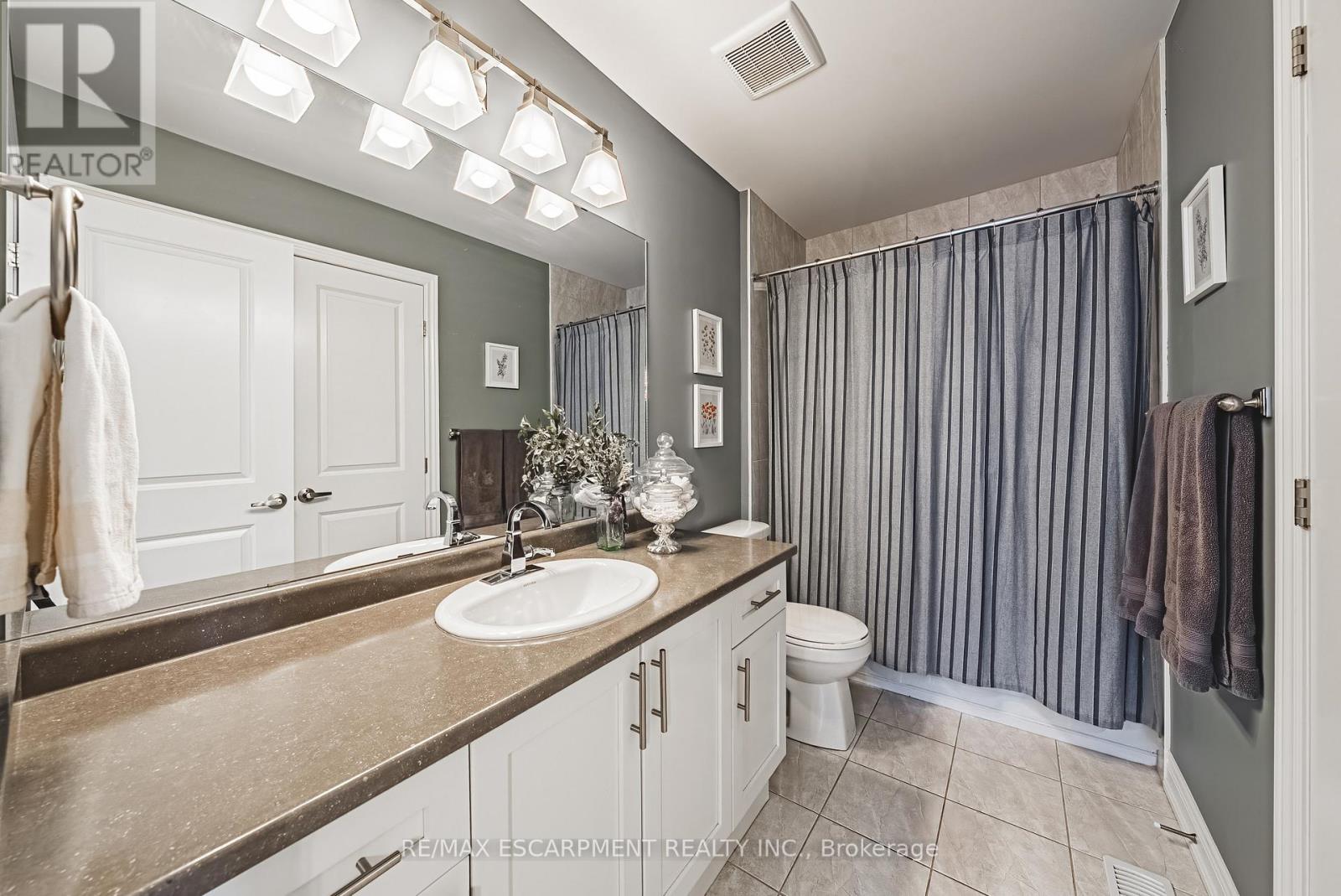 83 Southshore Crescent, Hamilton, Ontario  L8E 0J3 - Photo 19 - X12923716