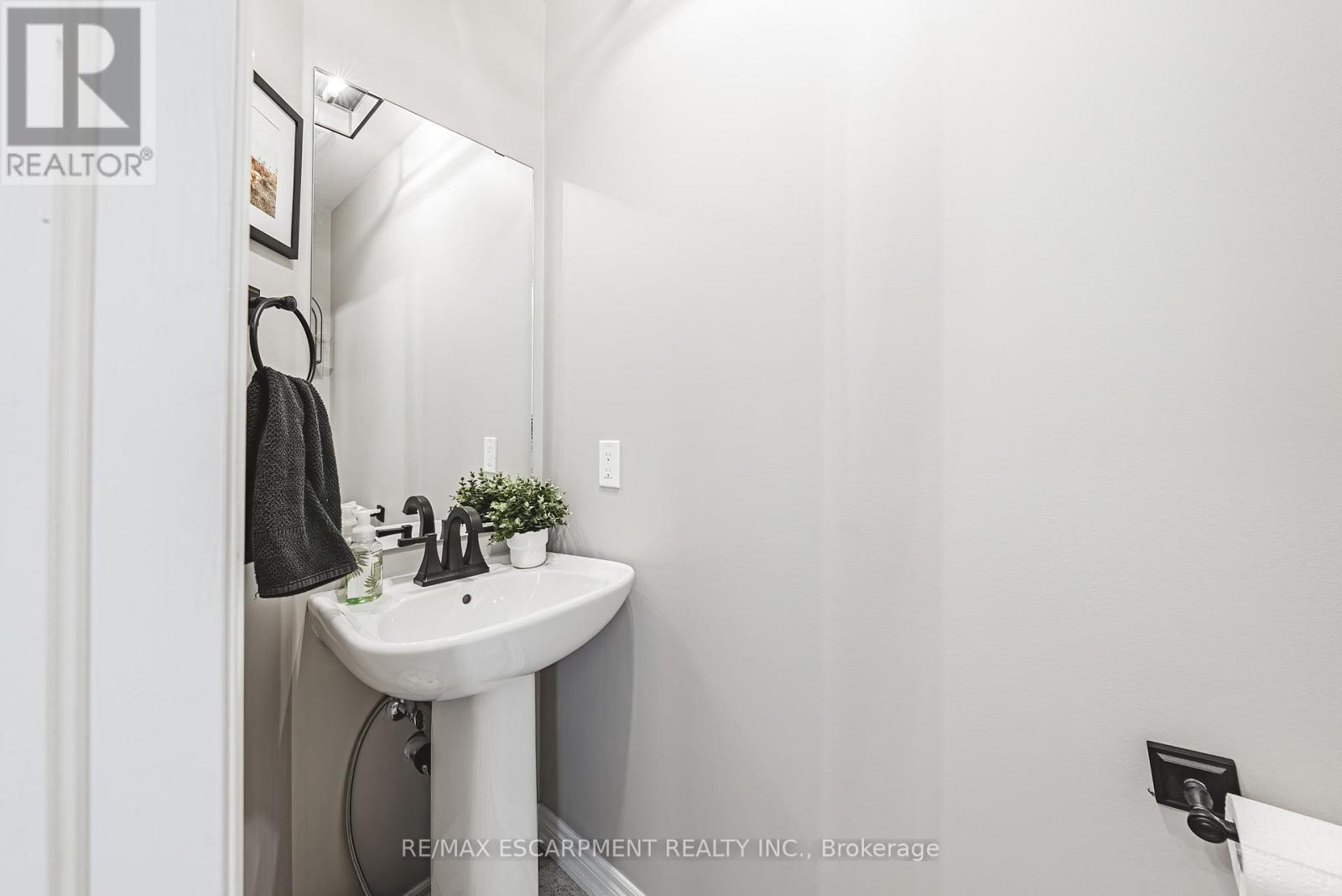 83 Southshore Crescent, Hamilton, Ontario  L8E 0J3 - Photo 24 - X12923716