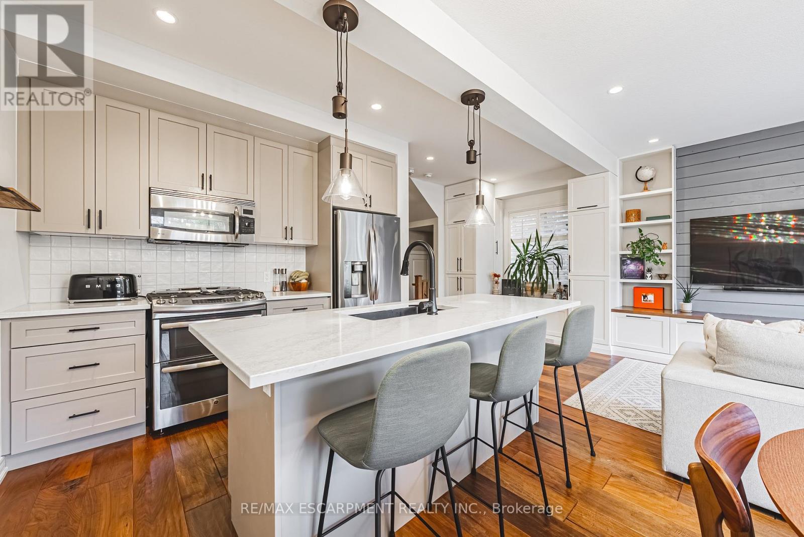 83 Southshore Crescent, Hamilton, Ontario  L8E 0J3 - Photo 5 - X12923716