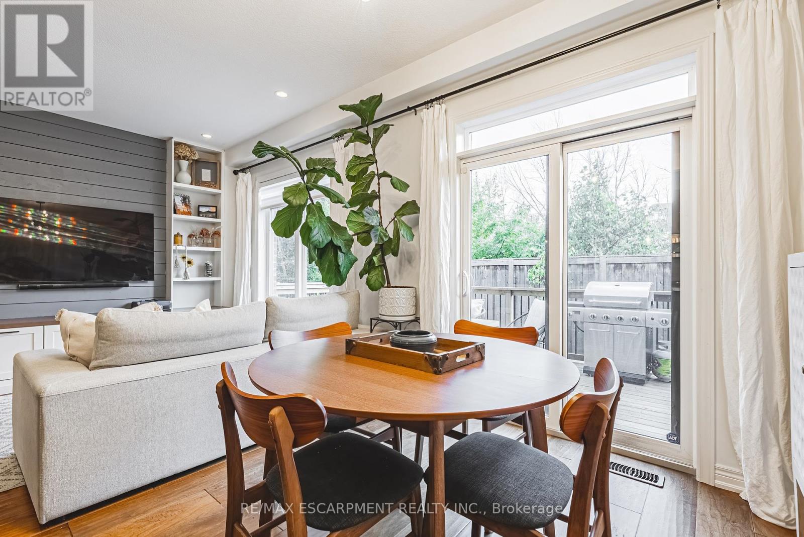 83 Southshore Crescent, Hamilton, Ontario  L8E 0J3 - Photo 7 - X12923716