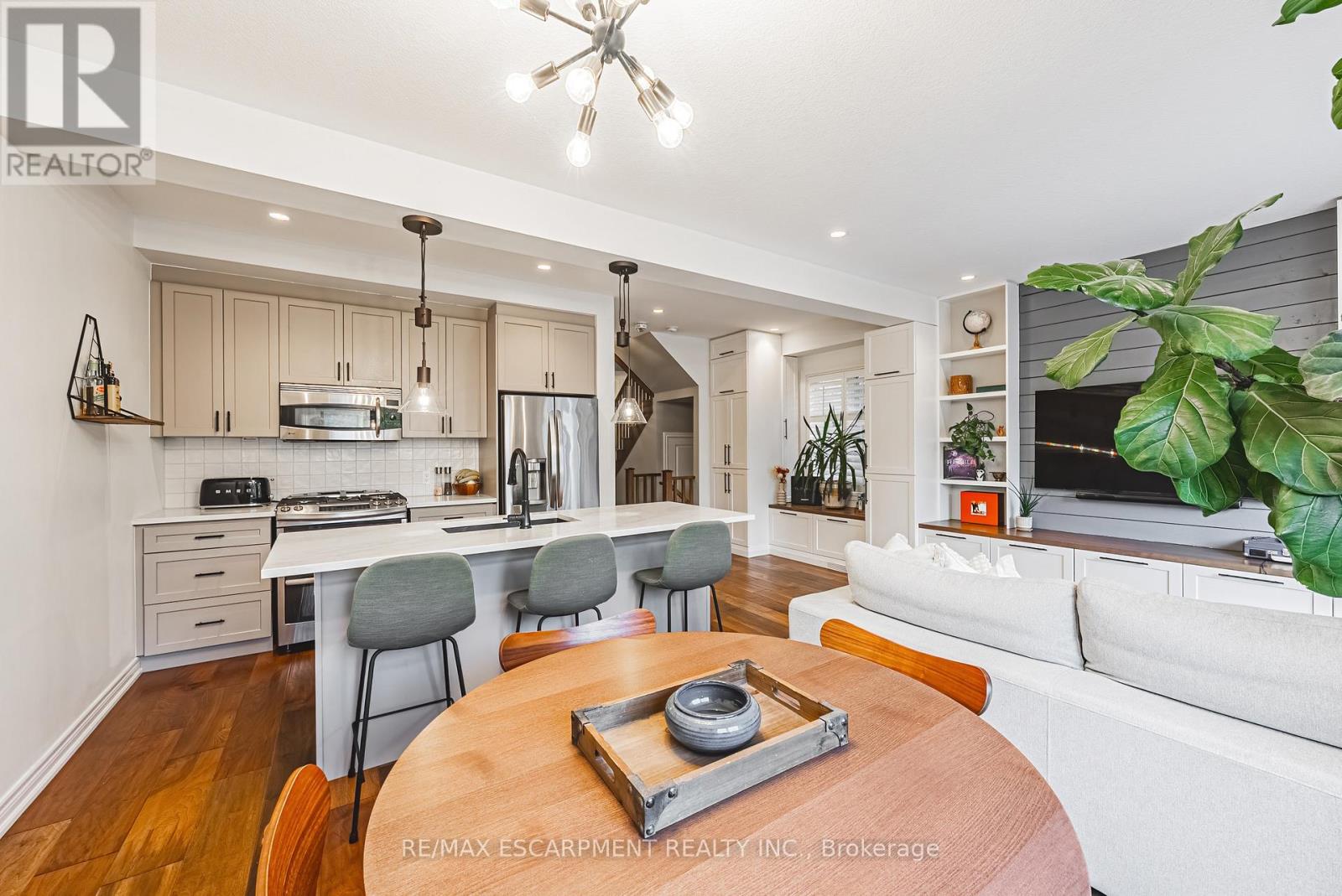 83 Southshore Crescent, Hamilton, Ontario  L8E 0J3 - Photo 8 - X12923716