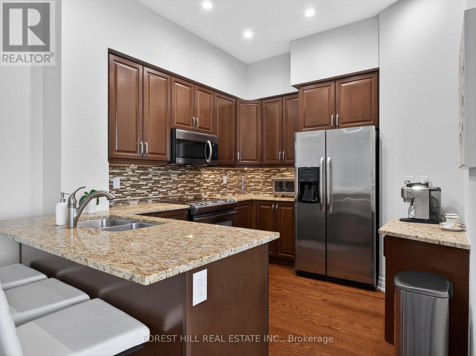 609 - 111 Civic Square Gate, Aurora, Ontario  L4G 0S6 - Photo 5 - N12922792