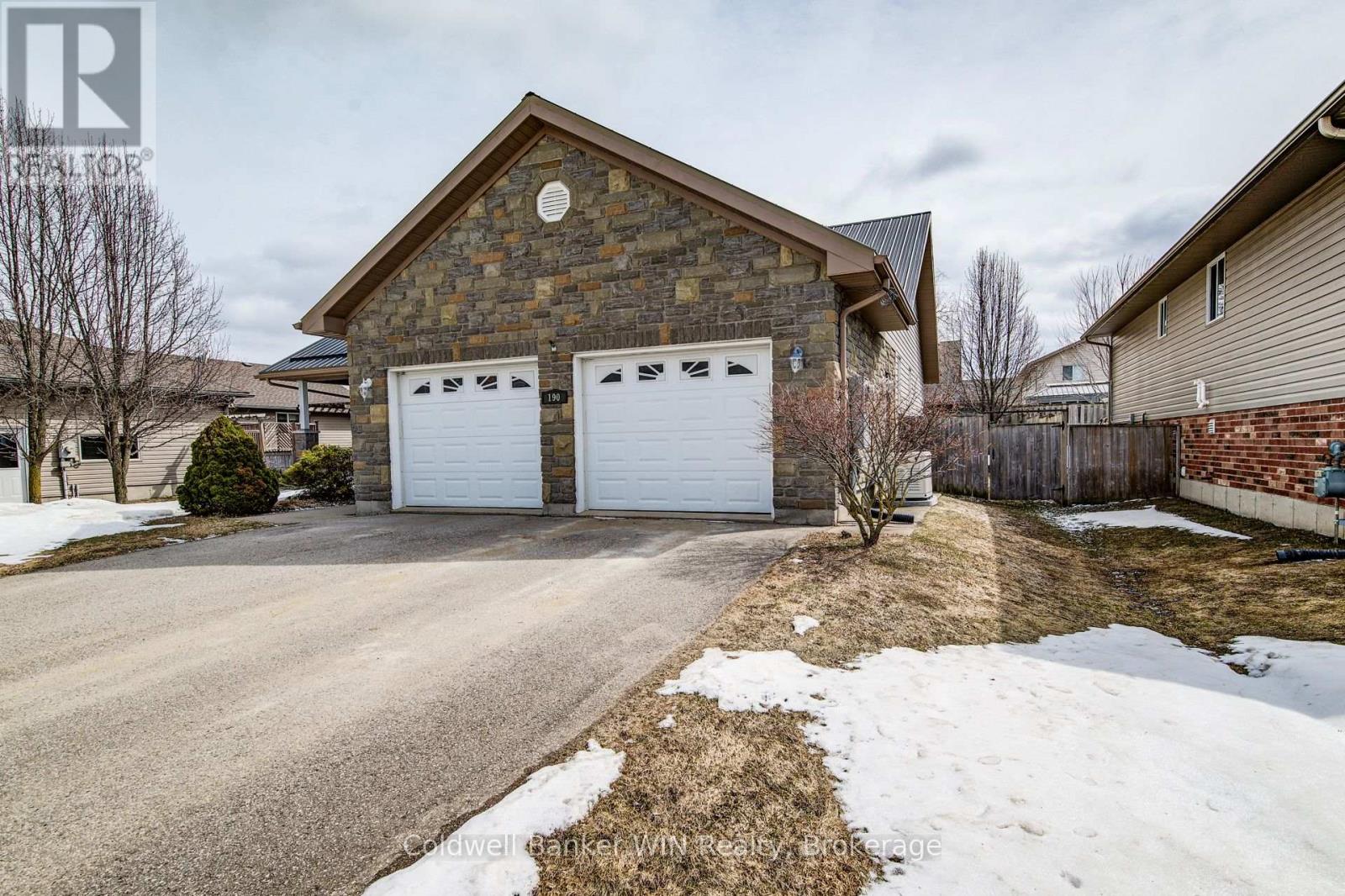 190 Sarah Road, Wellington North (Mount Forest), Ontario  N0G 2L2 - Photo 3 - X12924022