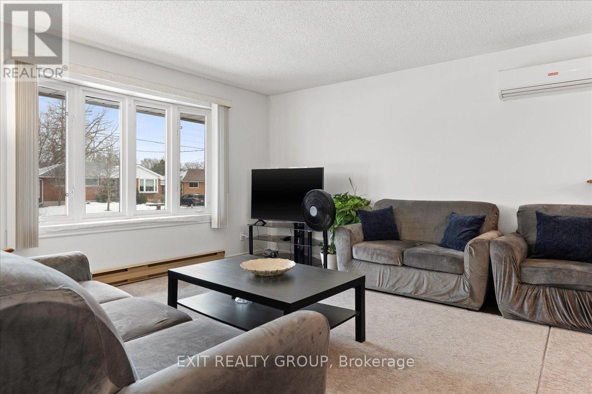 12 Chown Crescent, Belleville, Ontario  K8P 4P9 - Photo 4 - X12923946