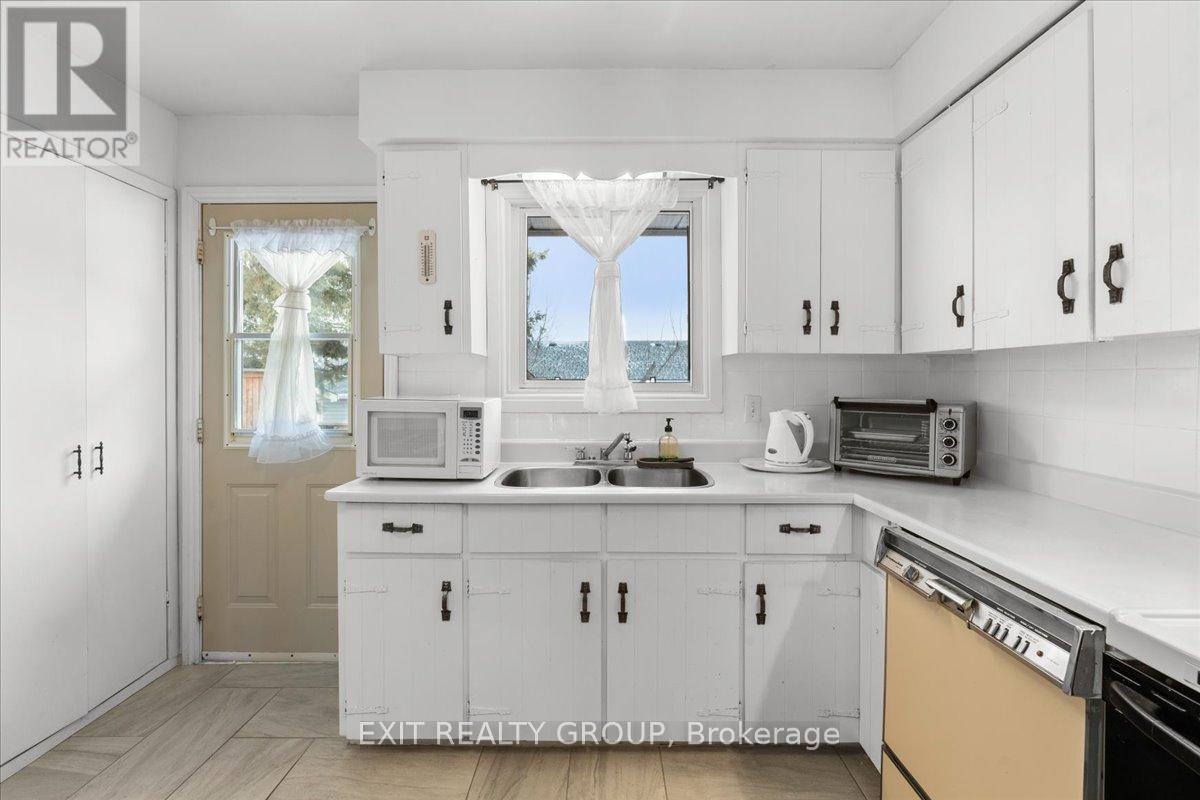 12 Chown Crescent, Belleville, Ontario  K8P 4P9 - Photo 9 - X12923946