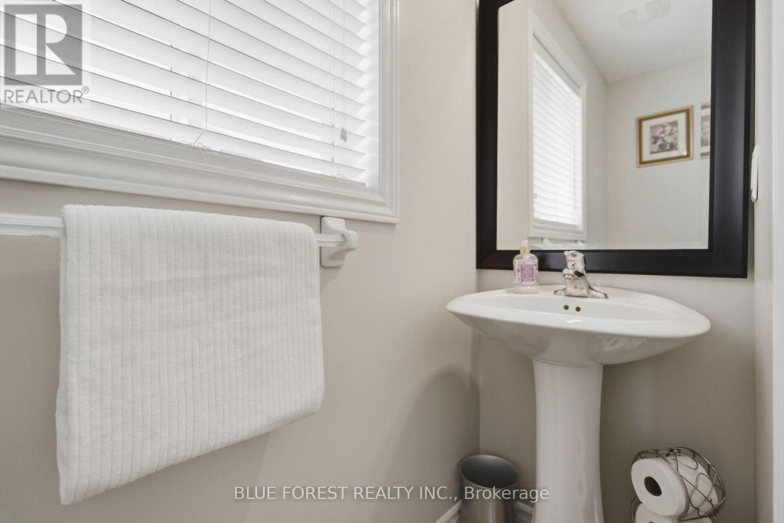 3303 Jinnies Way, London South, Ontario  N6L 0B8 - Photo 10 - X12924048