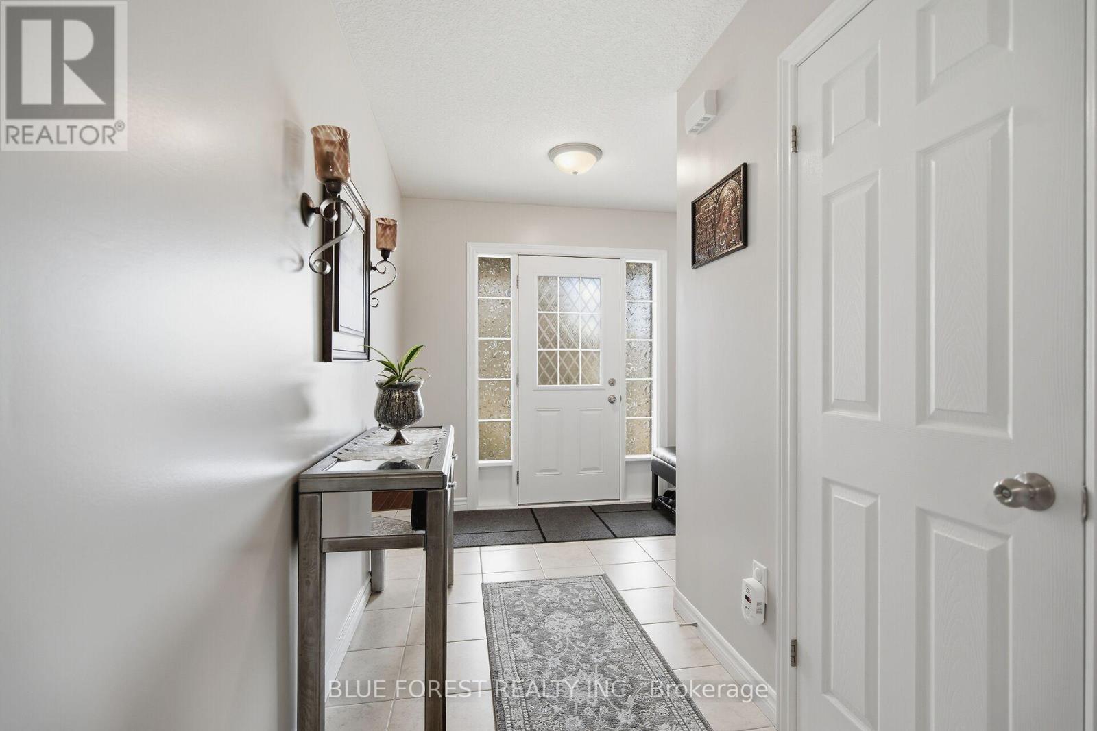 3303 Jinnies Way, London South, Ontario  N6L 0B8 - Photo 8 - X12924048