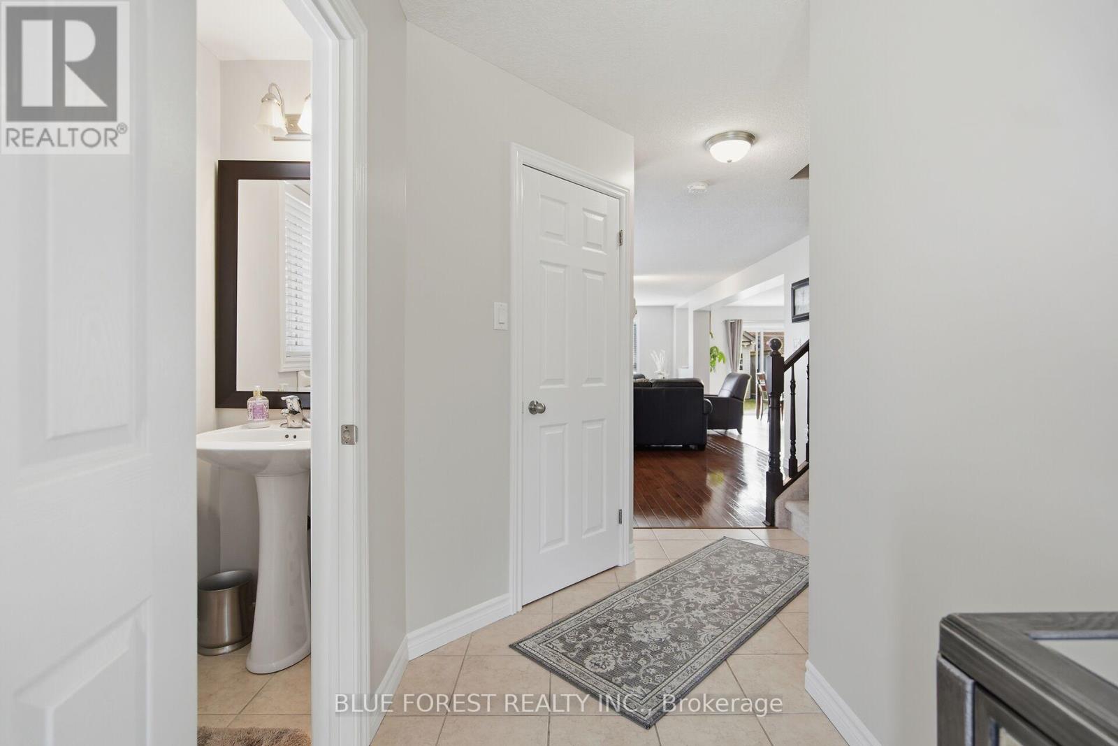 3303 Jinnies Way, London South, Ontario  N6L 0B8 - Photo 9 - X12924048