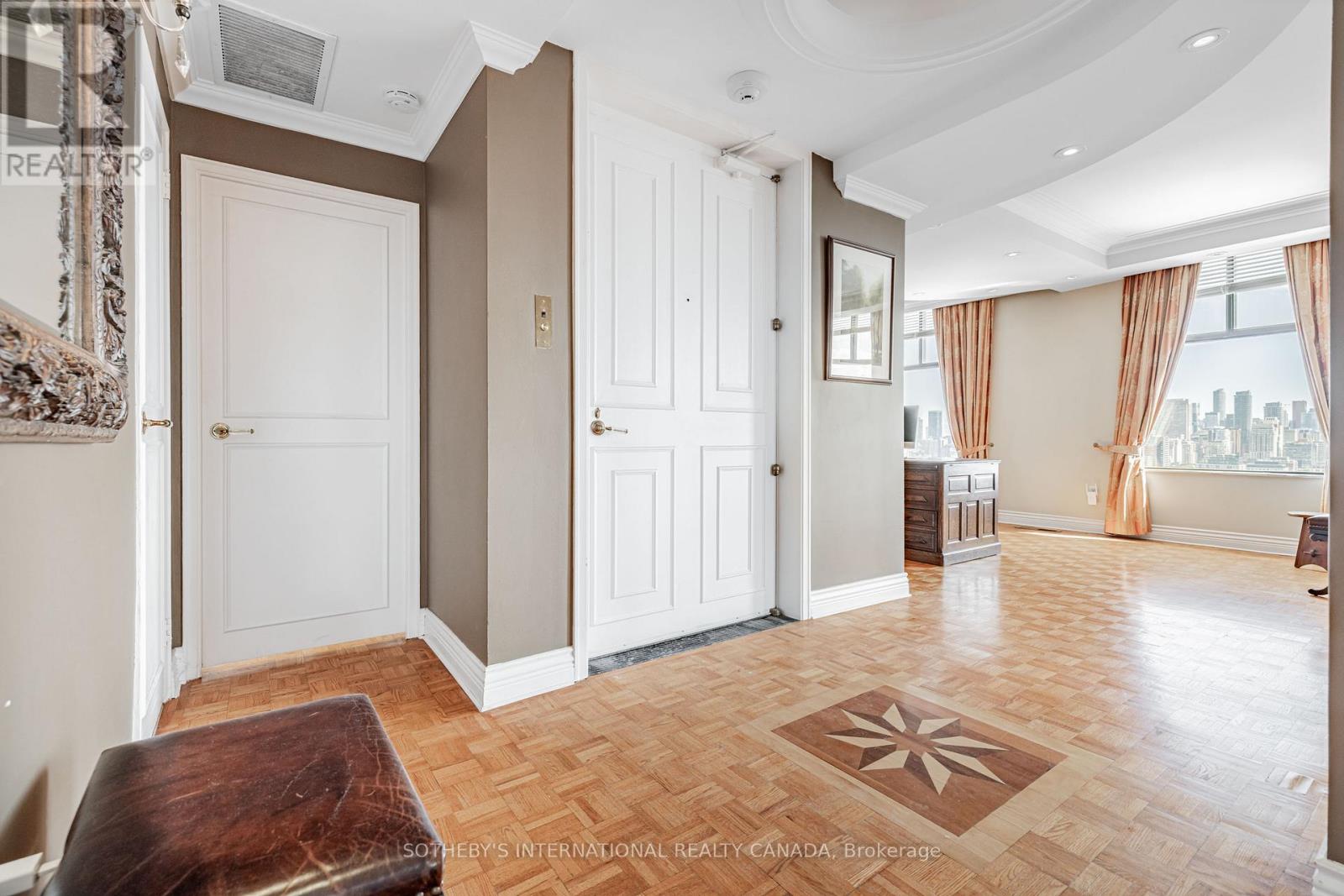 13 - 423 Avenue Road, Toronto, Ontario  M4V 2H7 - Photo 2 - C12923926