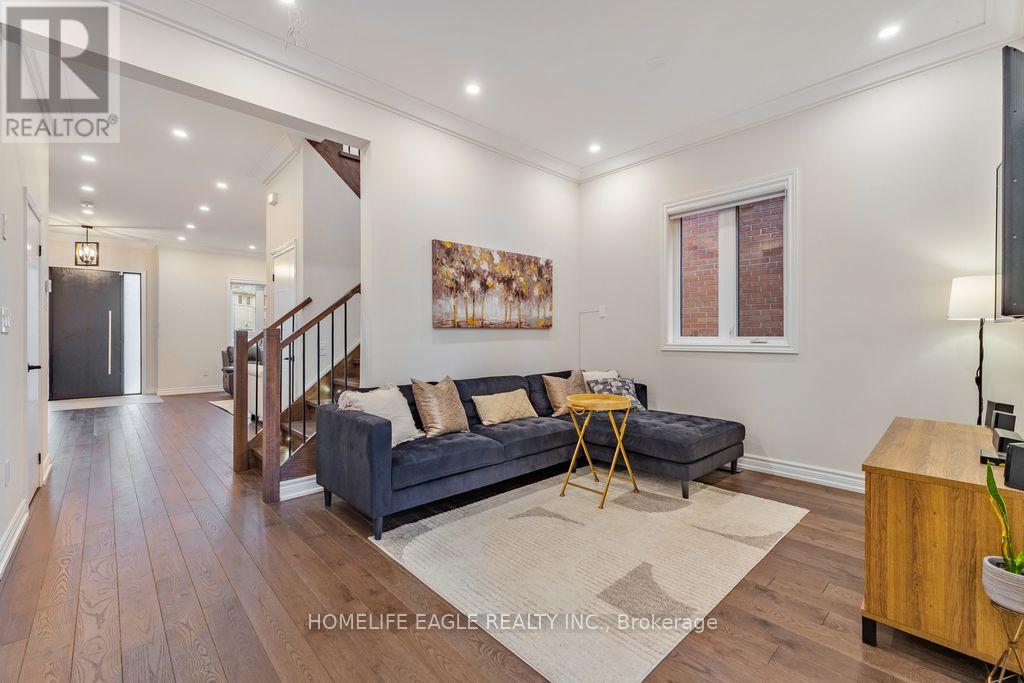 149 Mcintosh Street, Toronto (Birchcliffe-Cliffside), Ontario  M1N 3Y8 - Photo 4 - E12923540