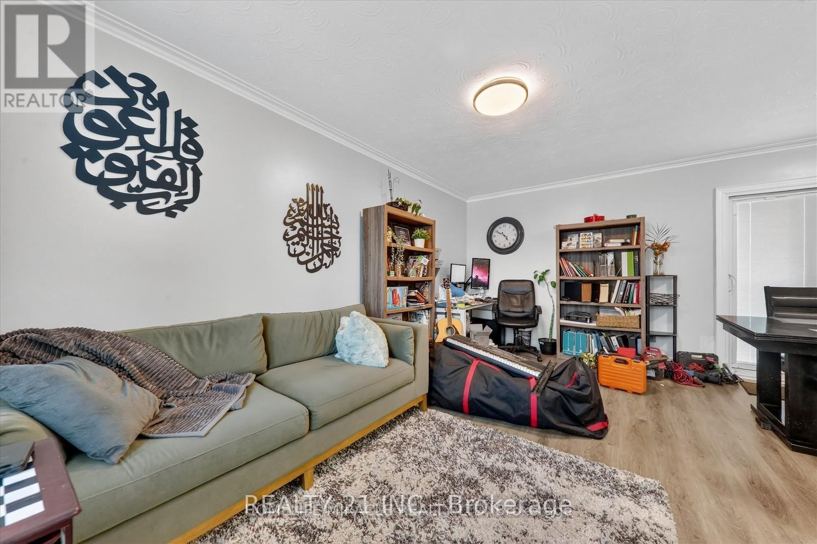 30 Melchior Drive, Toronto, Ontario  M1E 3W5 - Photo 3 - E12924012