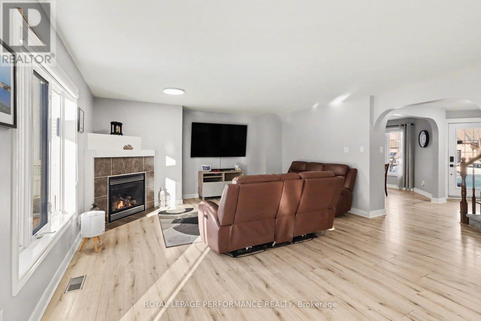 333 Timbertrail Terrace, Ottawa, Ontario  K4A 5A6 - Photo 6 - X12923914