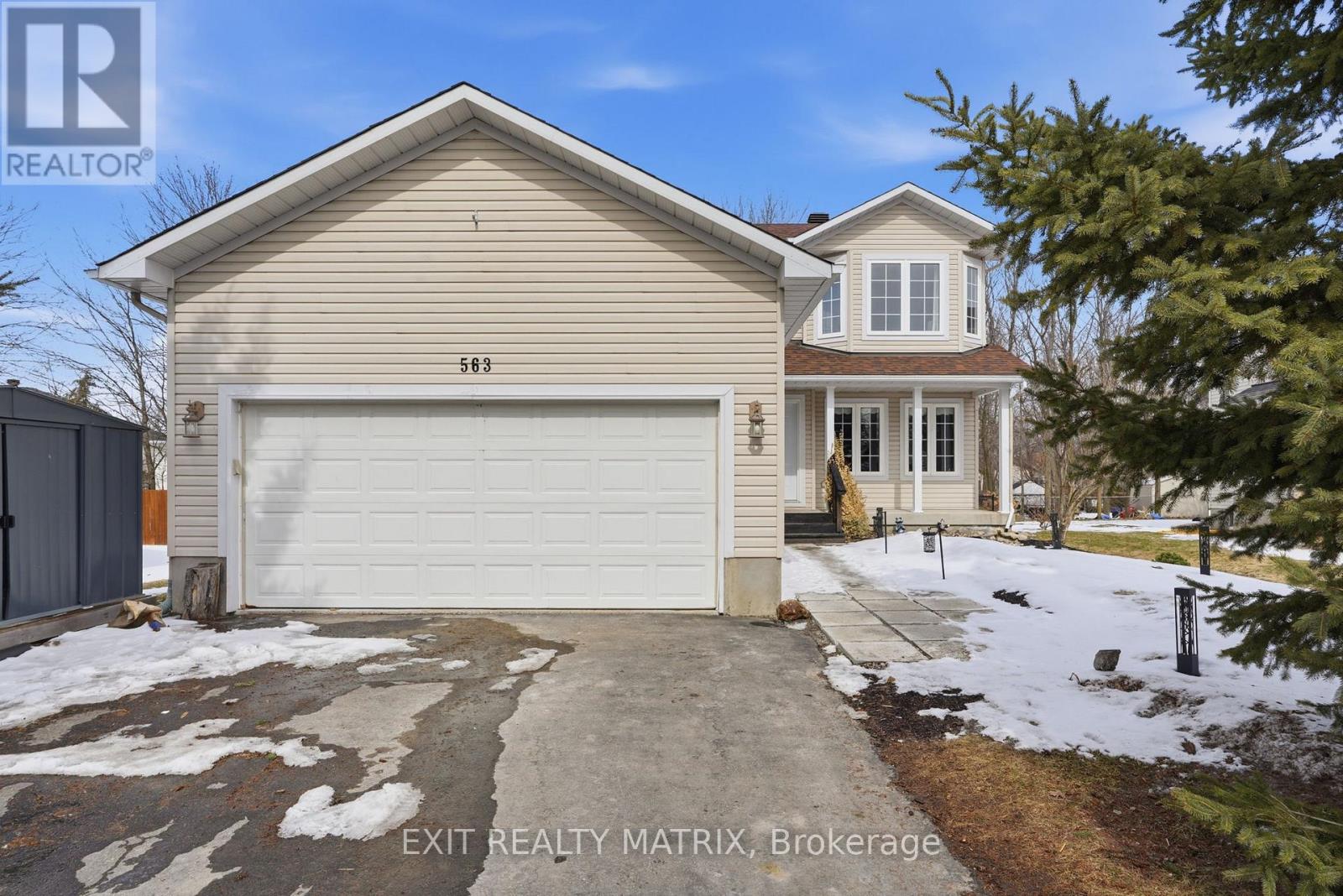 563 LOUCKS DRIVE, Russell, Ontario