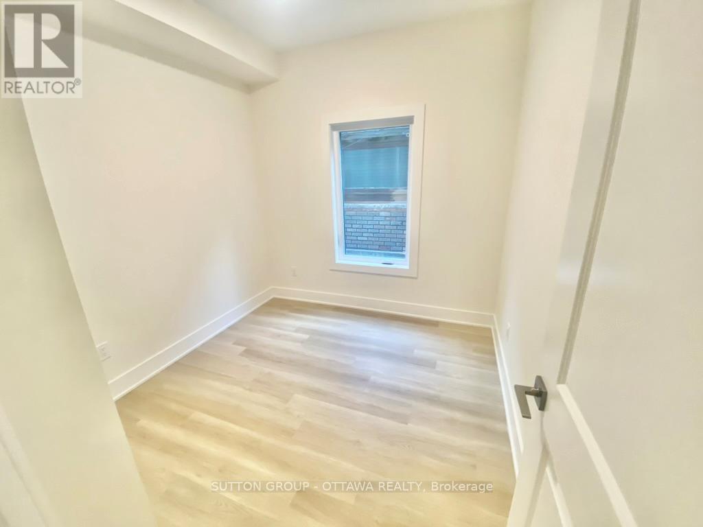 C - 152b Columbus Avenue, Ottawa, Ontario K1K 1R1 - Photo 8 - X12924050