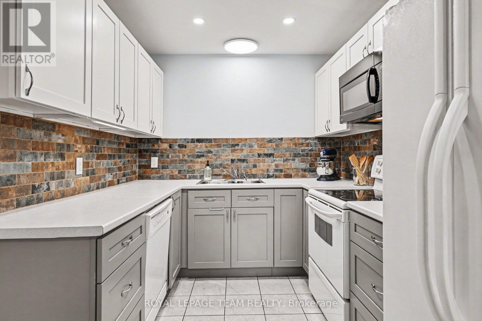 148 Salter Crescent, Ottawa, Ontario  K2K 1Y8 - Photo 4 - X12924054