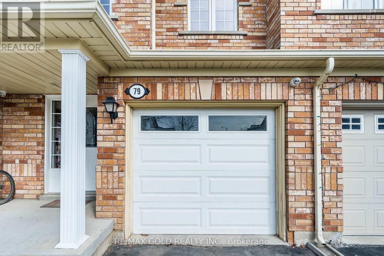 79 Roundstone Drive, Brampton, Ontario  L6X 0K6 - Photo 2 - W12921178