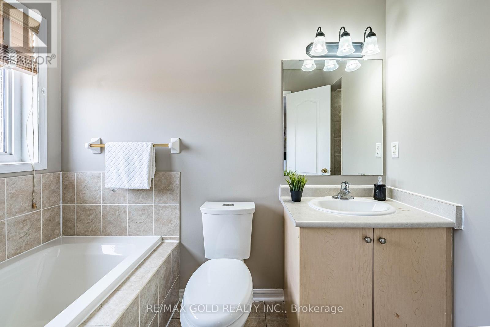 79 Roundstone Drive, Brampton, Ontario  L6X 0K6 - Photo 27 - W12921178