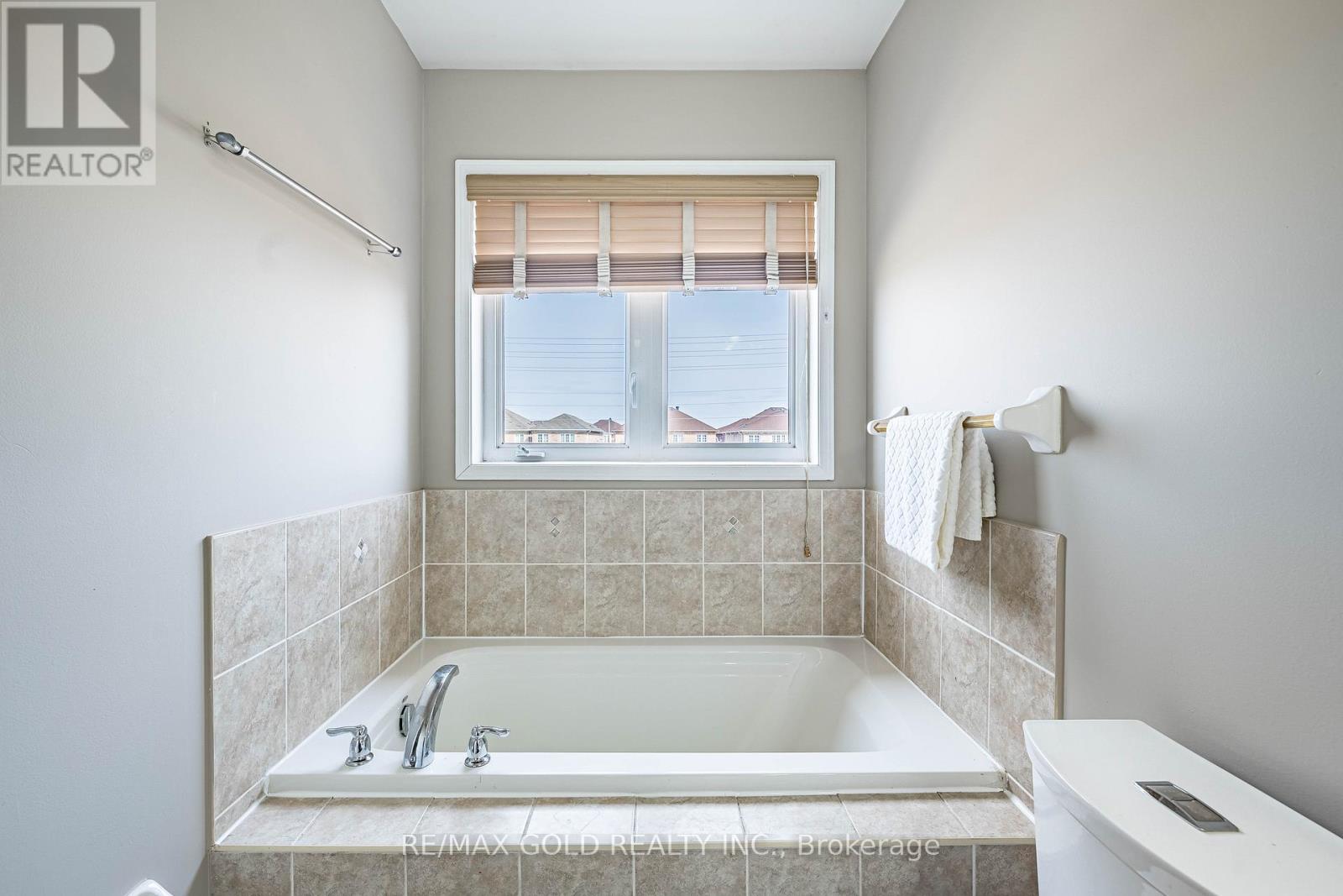 79 Roundstone Drive, Brampton, Ontario  L6X 0K6 - Photo 28 - W12921178