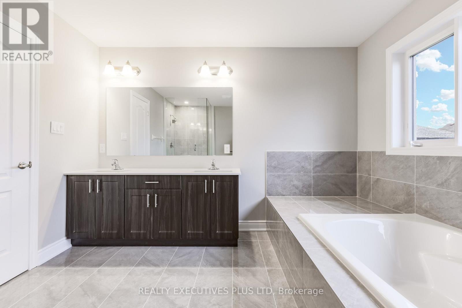 15 Venture Way, Thorold, Ontario L2V 0G9 - Photo 19 - X12526646