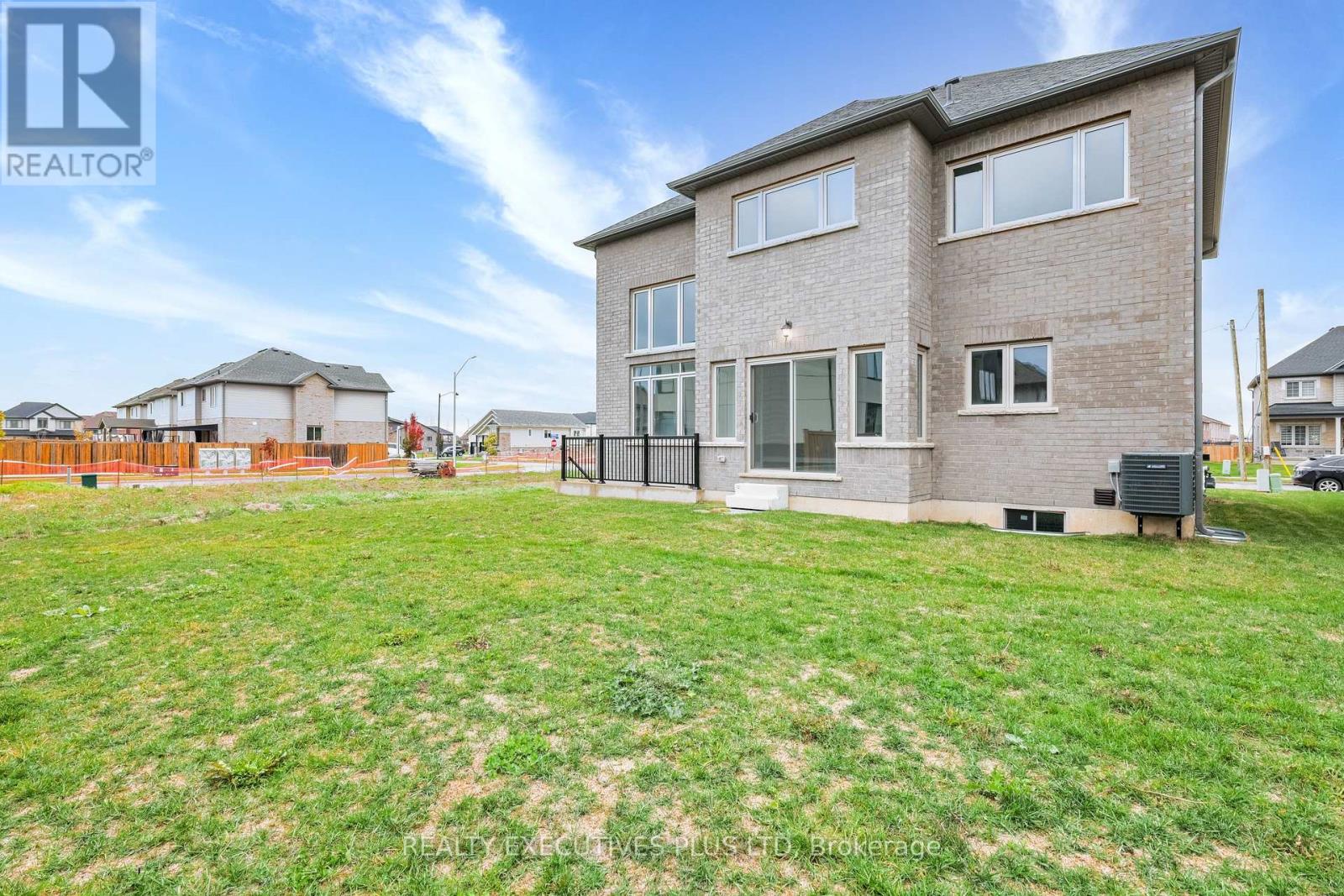 15 Venture Way, Thorold, Ontario L2V 0G9 - Photo 38 - X12526646