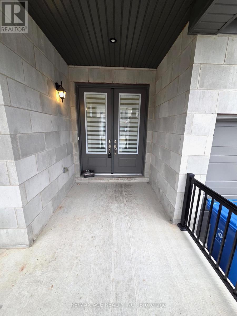 14 Ballanview Court, Whitchurch-Stouffville, Ontario L4A 1L7 - Photo 3 - N12923924