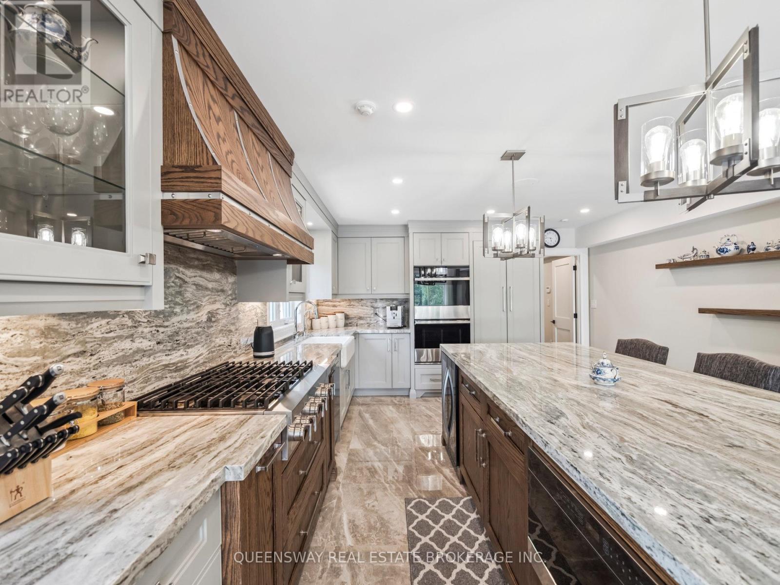 109 Woodriver Bend, Georgina, Ontario  L0E 1R0 - Photo 13 - N12924028