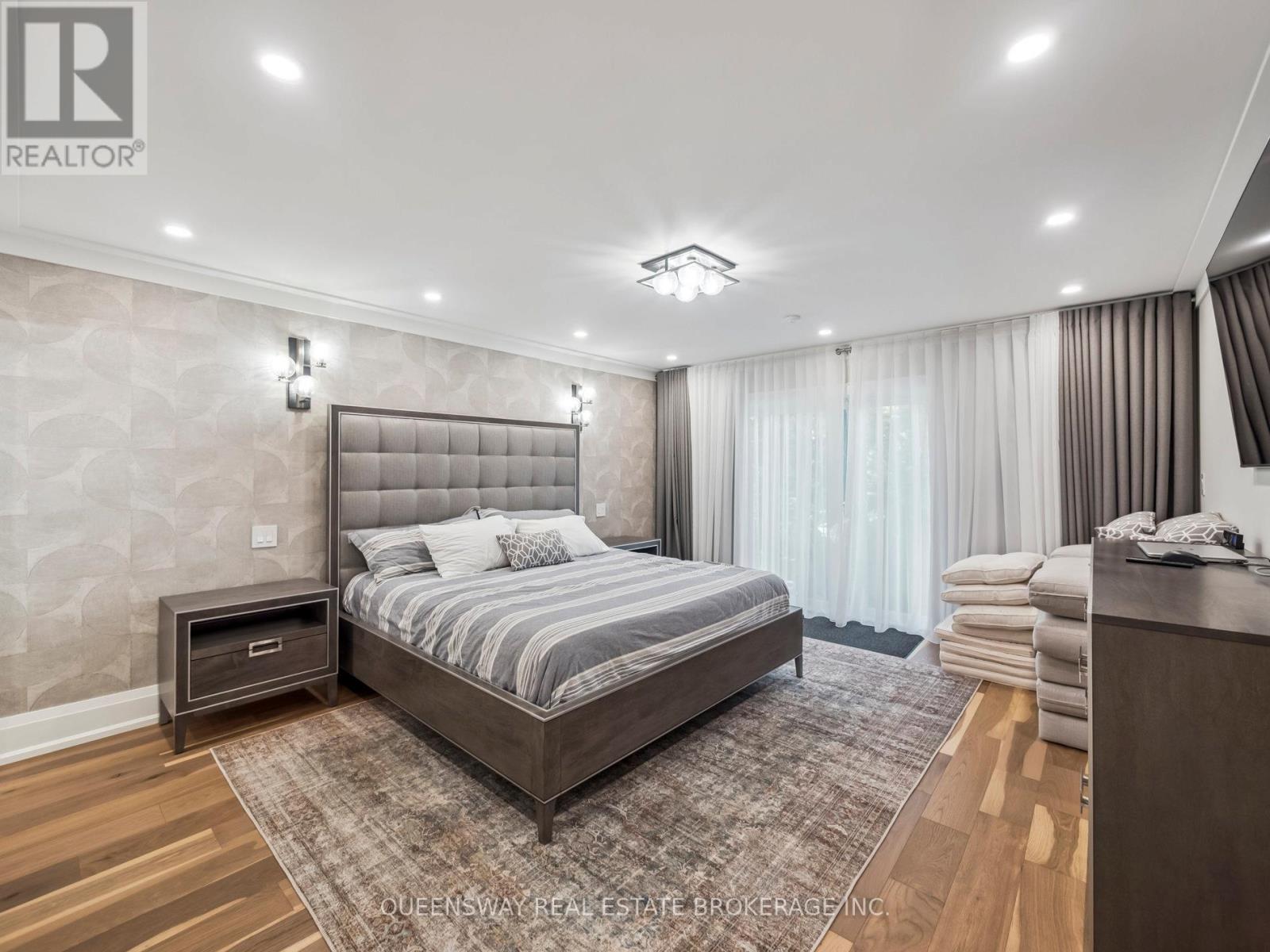 109 Woodriver Bend, Georgina, Ontario  L0E 1R0 - Photo 15 - N12924028