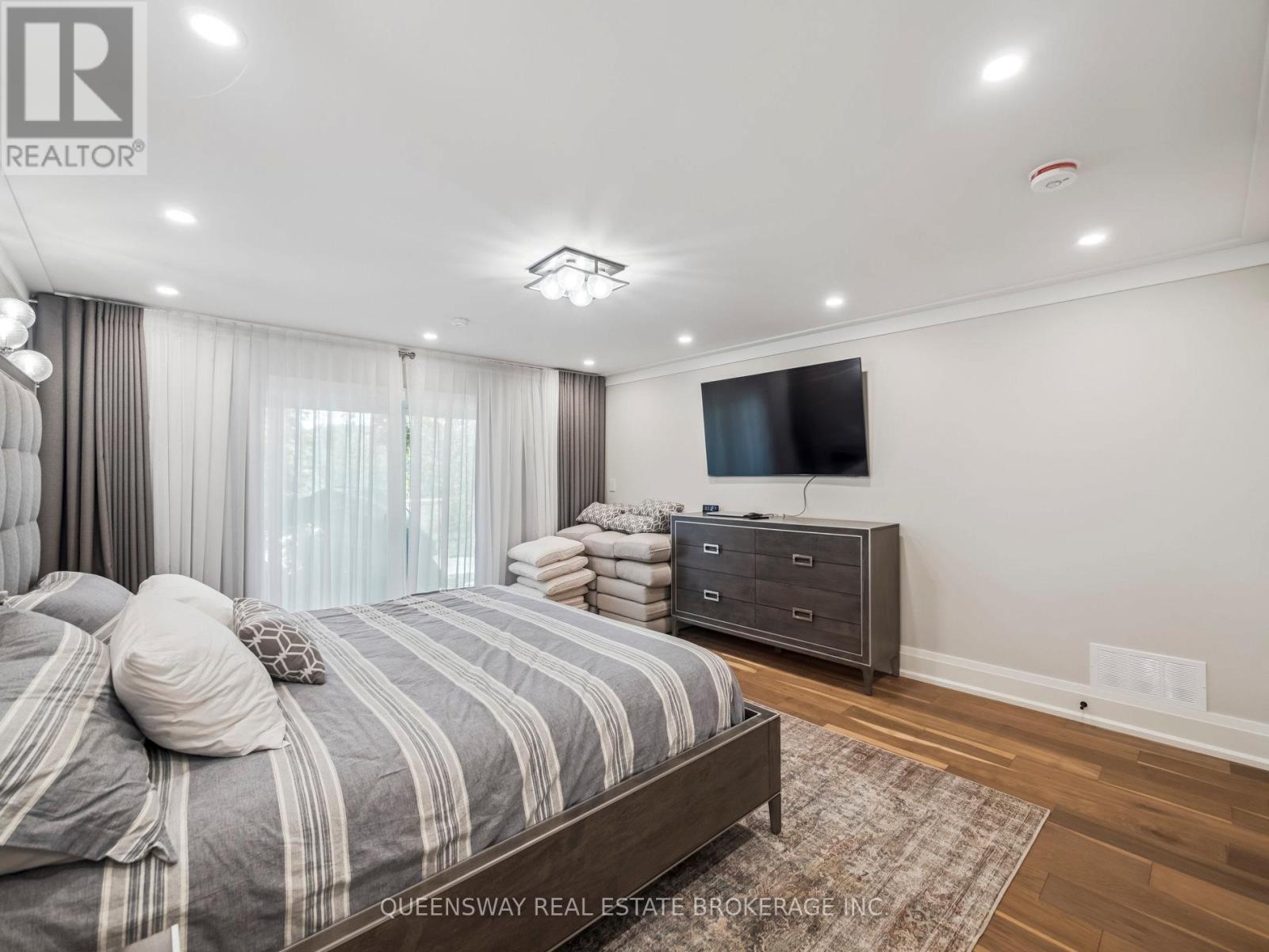 109 Woodriver Bend, Georgina, Ontario  L0E 1R0 - Photo 16 - N12924028