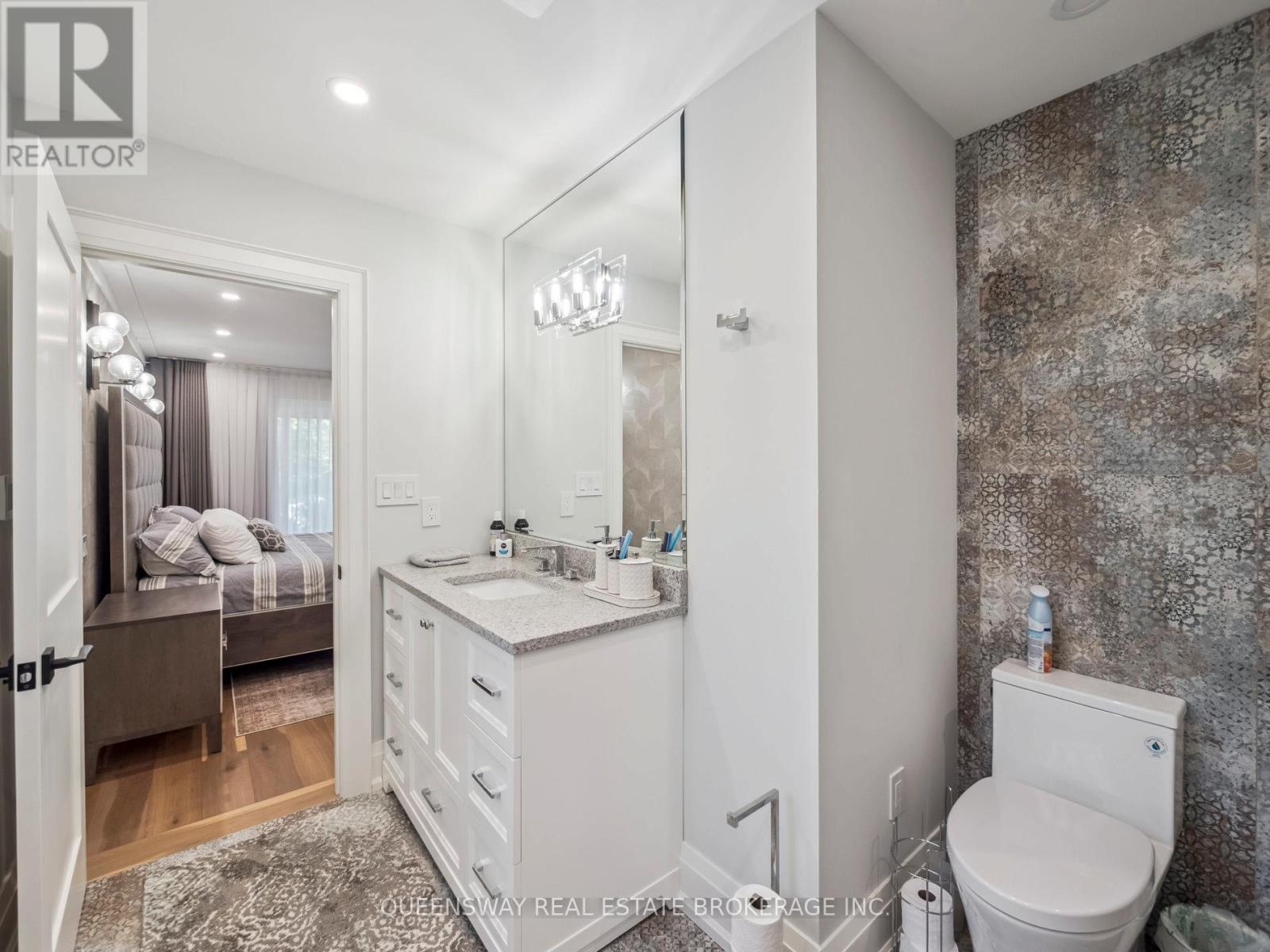 109 Woodriver Bend, Georgina, Ontario  L0E 1R0 - Photo 17 - N12924028