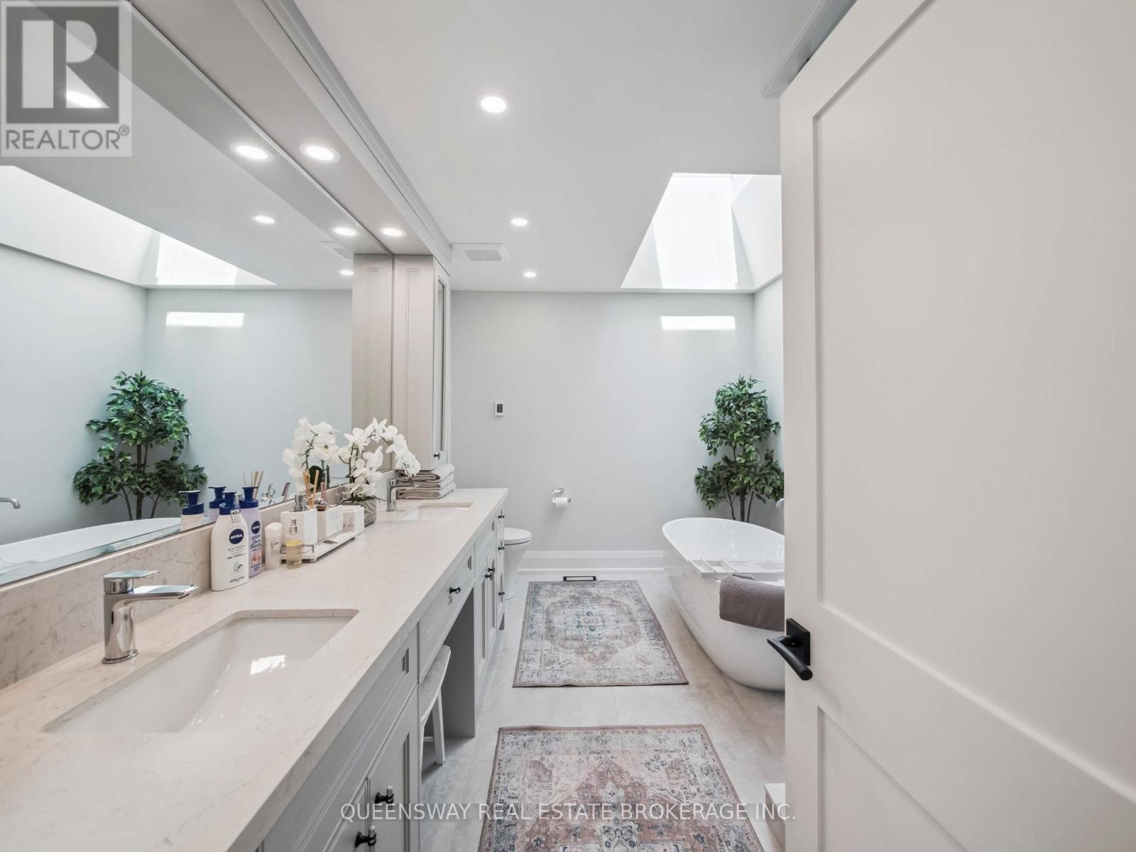 109 Woodriver Bend, Georgina, Ontario  L0E 1R0 - Photo 24 - N12924028