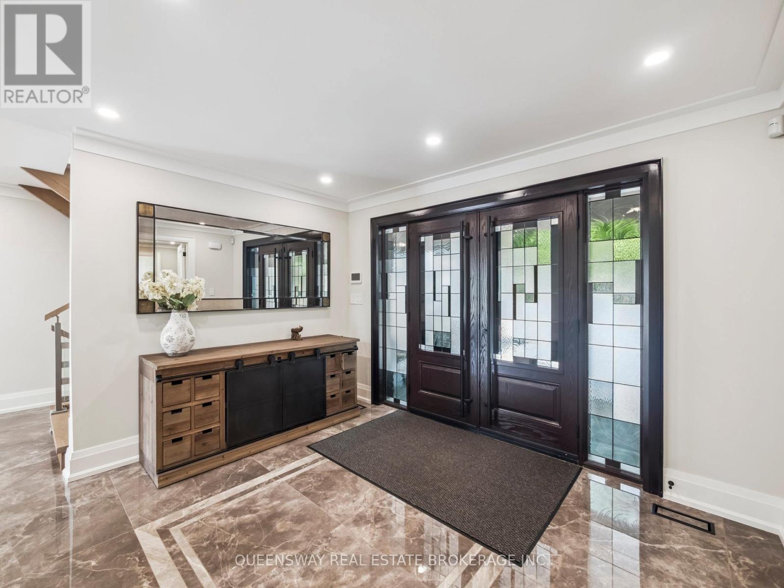 109 Woodriver Bend, Georgina, Ontario  L0E 1R0 - Photo 3 - N12924028