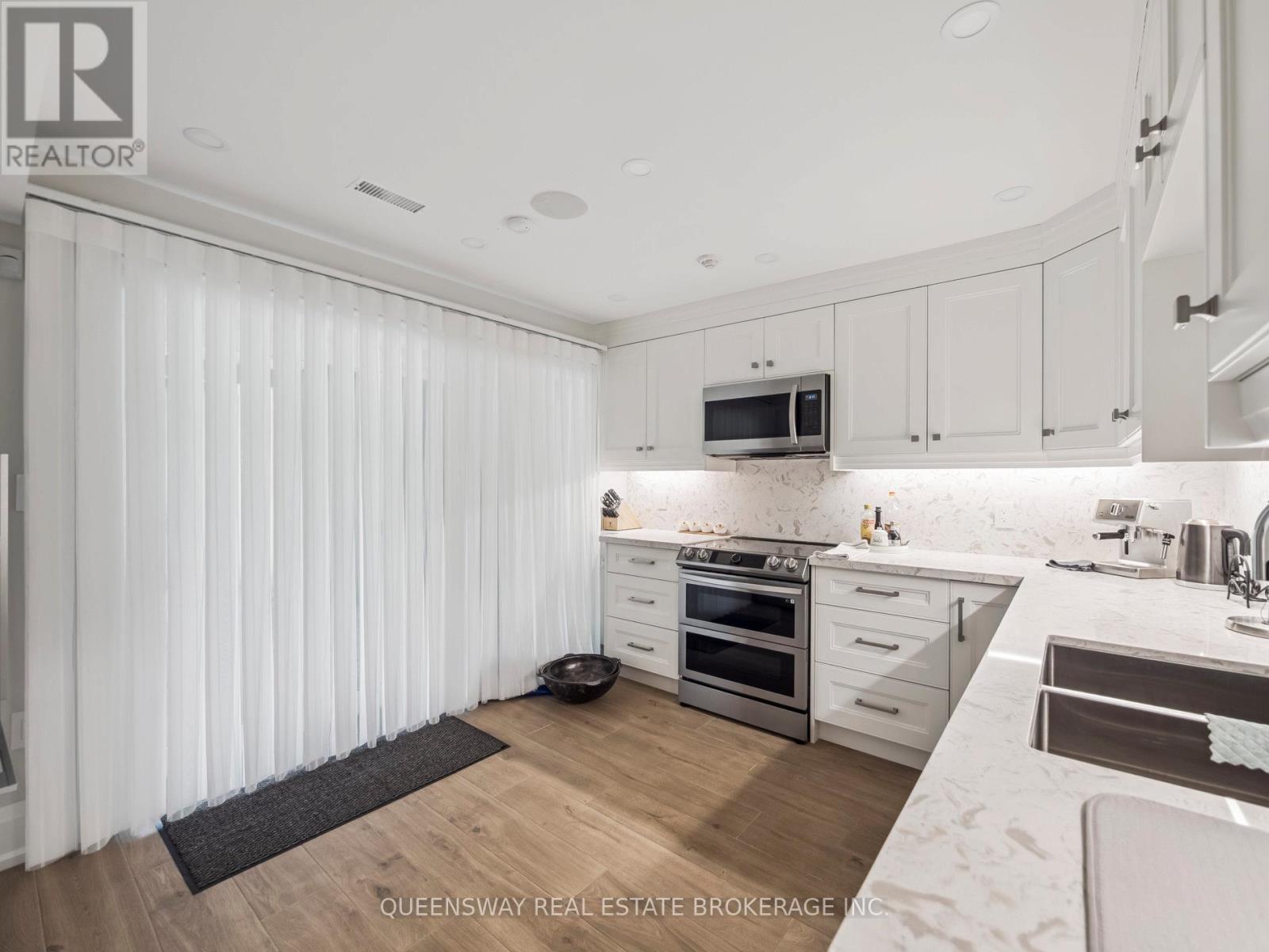 109 Woodriver Bend, Georgina, Ontario  L0E 1R0 - Photo 33 - N12924028