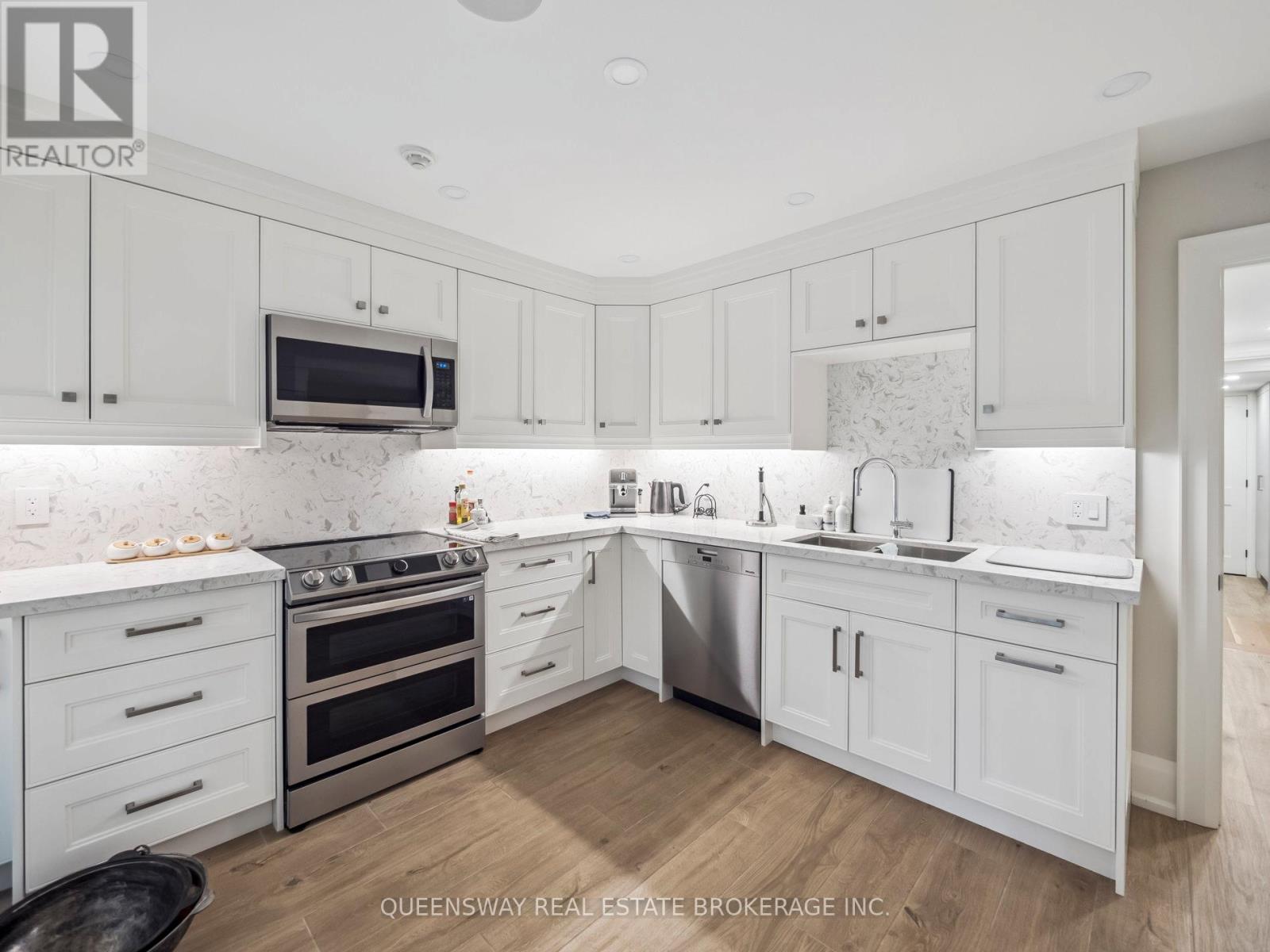 109 Woodriver Bend, Georgina, Ontario  L0E 1R0 - Photo 34 - N12924028