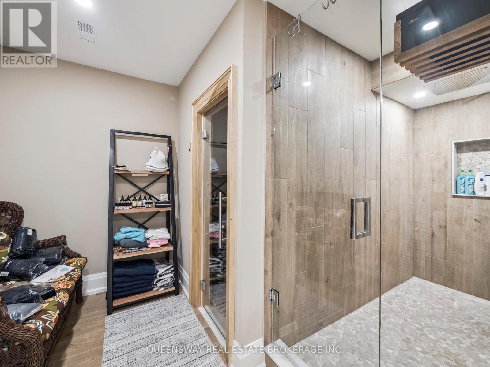 109 Woodriver Bend, Georgina, Ontario  L0E 1R0 - Photo 35 - N12924028