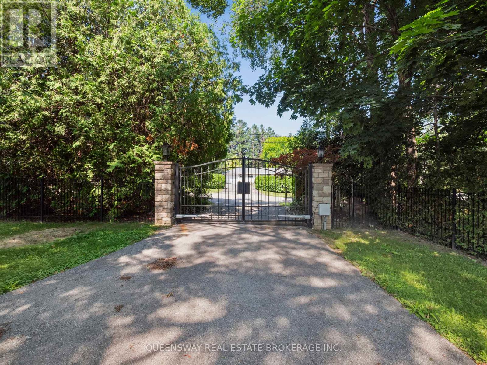 109 Woodriver Bend, Georgina, Ontario  L0E 1R0 - Photo 38 - N12924028