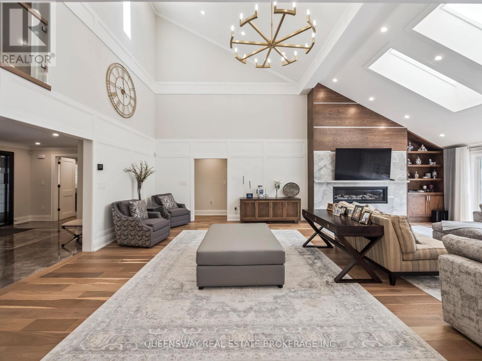 109 Woodriver Bend, Georgina, Ontario  L0E 1R0 - Photo 7 - N12924028