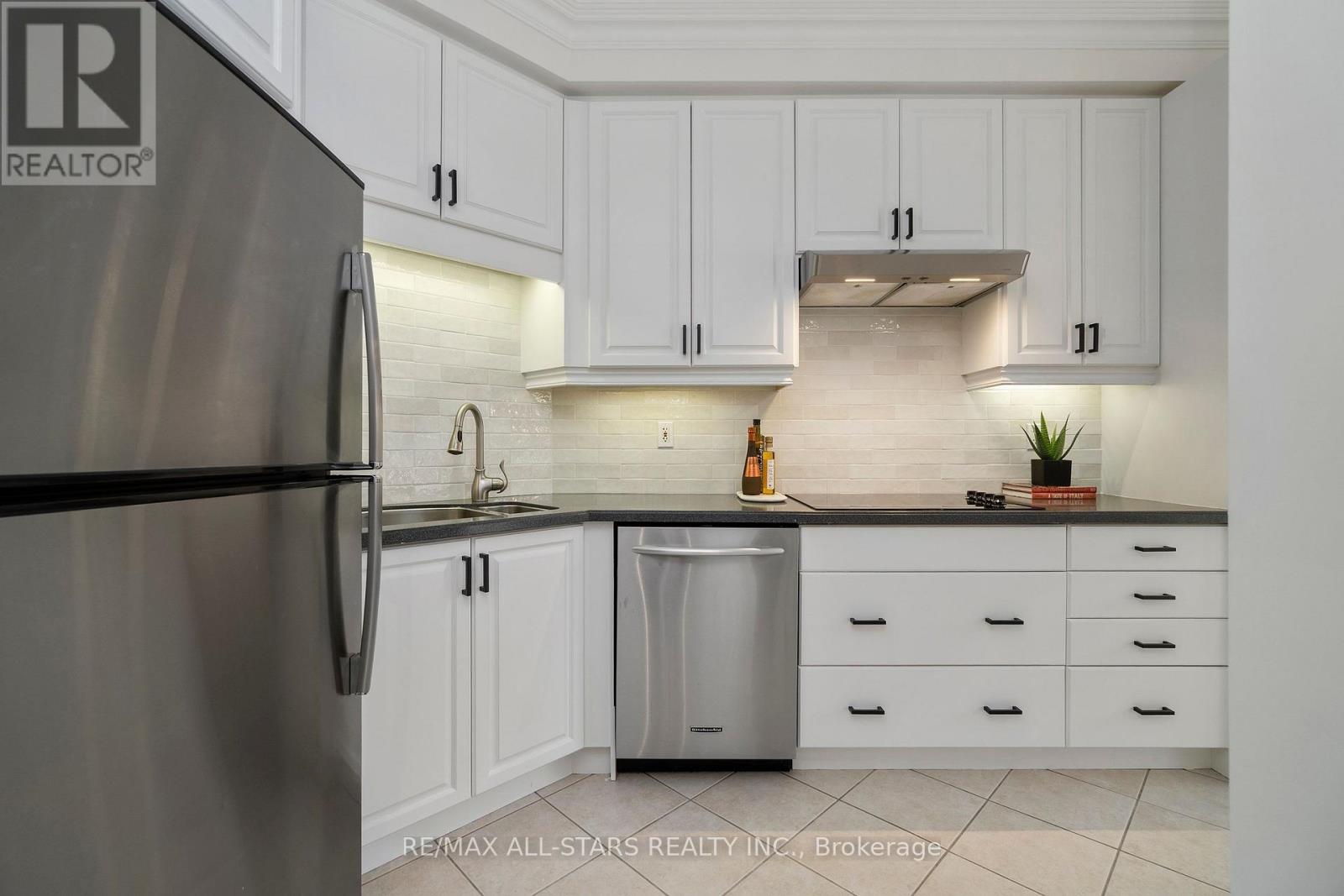 29 Wave Hill Way, Markham, Ontario  L6E 2A2 - Photo 10 - N12924042