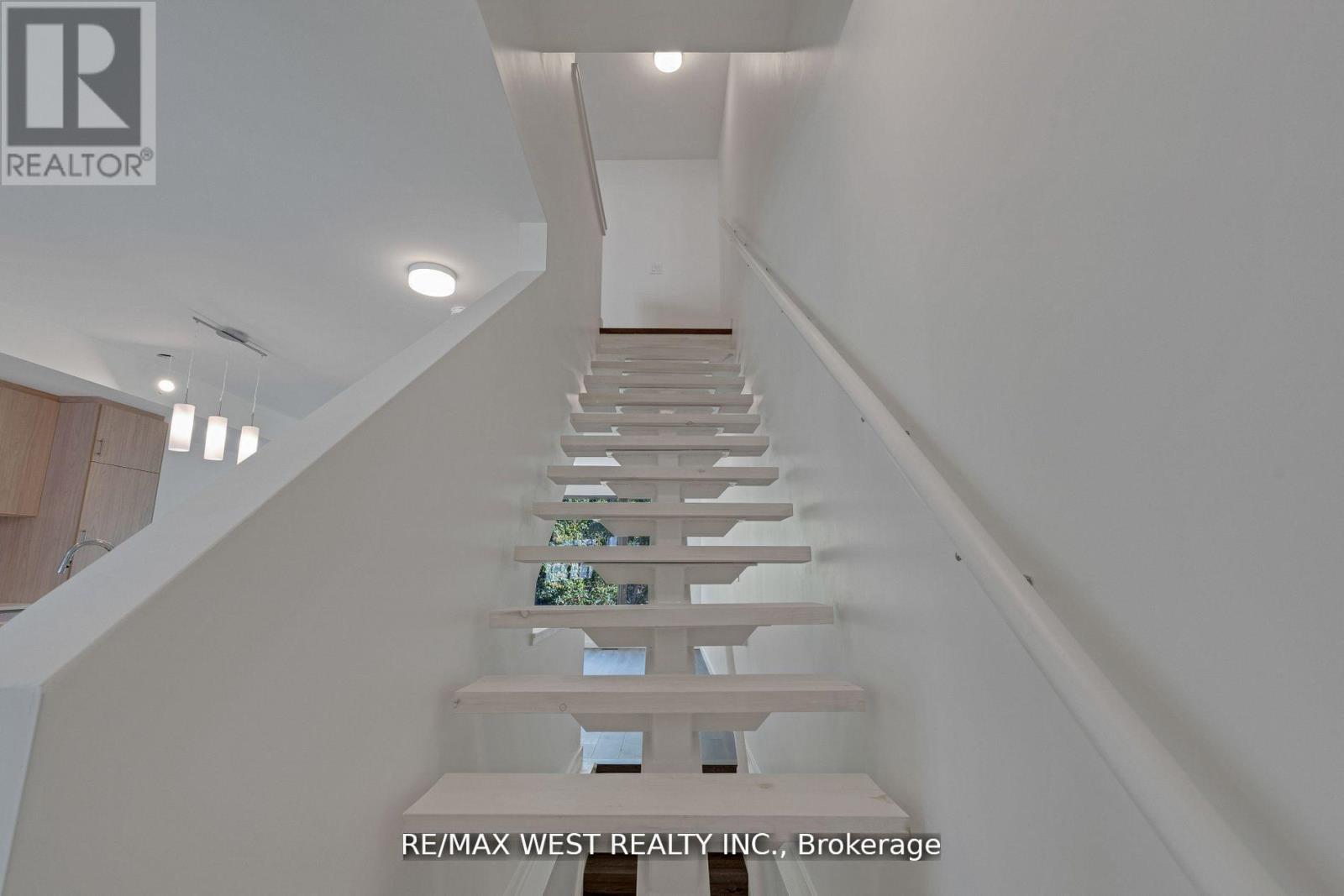 10 Rainwater Lane, Barrie (Holly), Ontario  L4N 9J6 - Photo 19 - S12924064