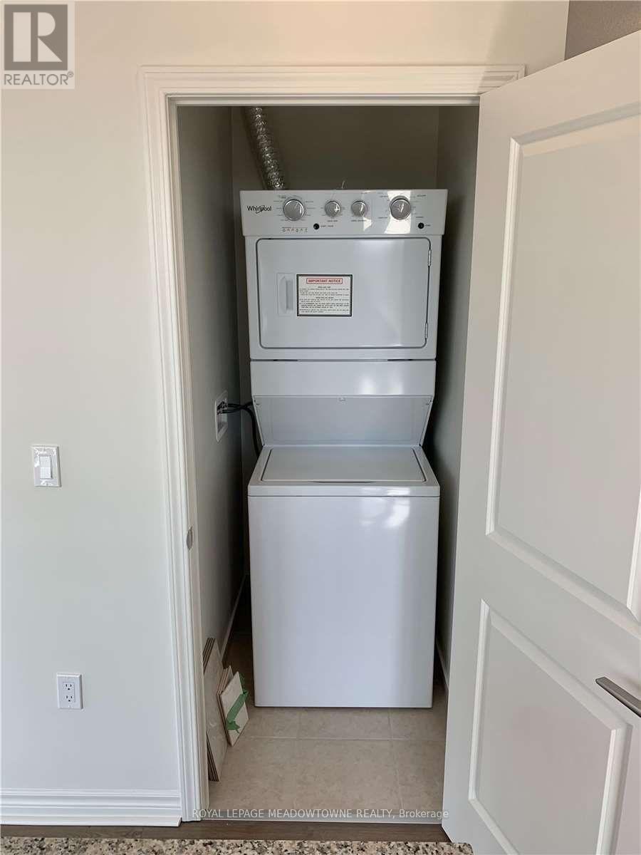 2016 - 349 Rathburn Road W, Mississauga, Ontario  L5B 0G9 - Photo 13 - W12923942