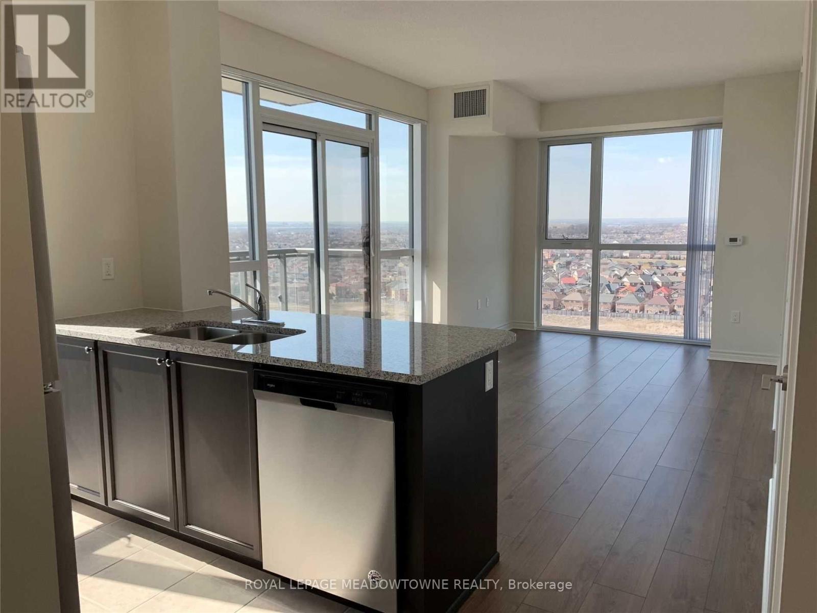 2016 - 349 Rathburn Road W, Mississauga, Ontario  L5B 0G9 - Photo 4 - W12923942