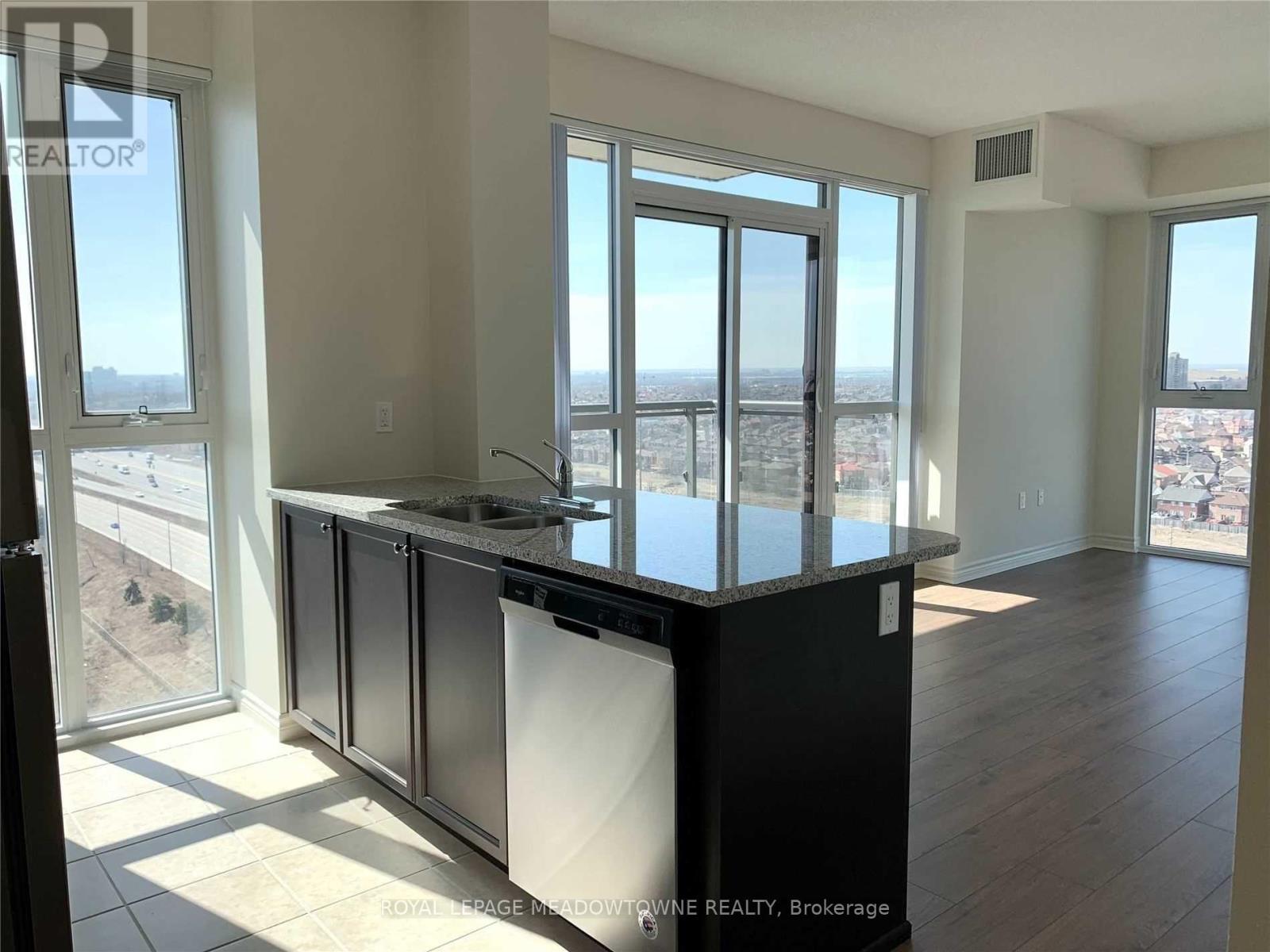 2016 - 349 Rathburn Road W, Mississauga, Ontario  L5B 0G9 - Photo 5 - W12923942