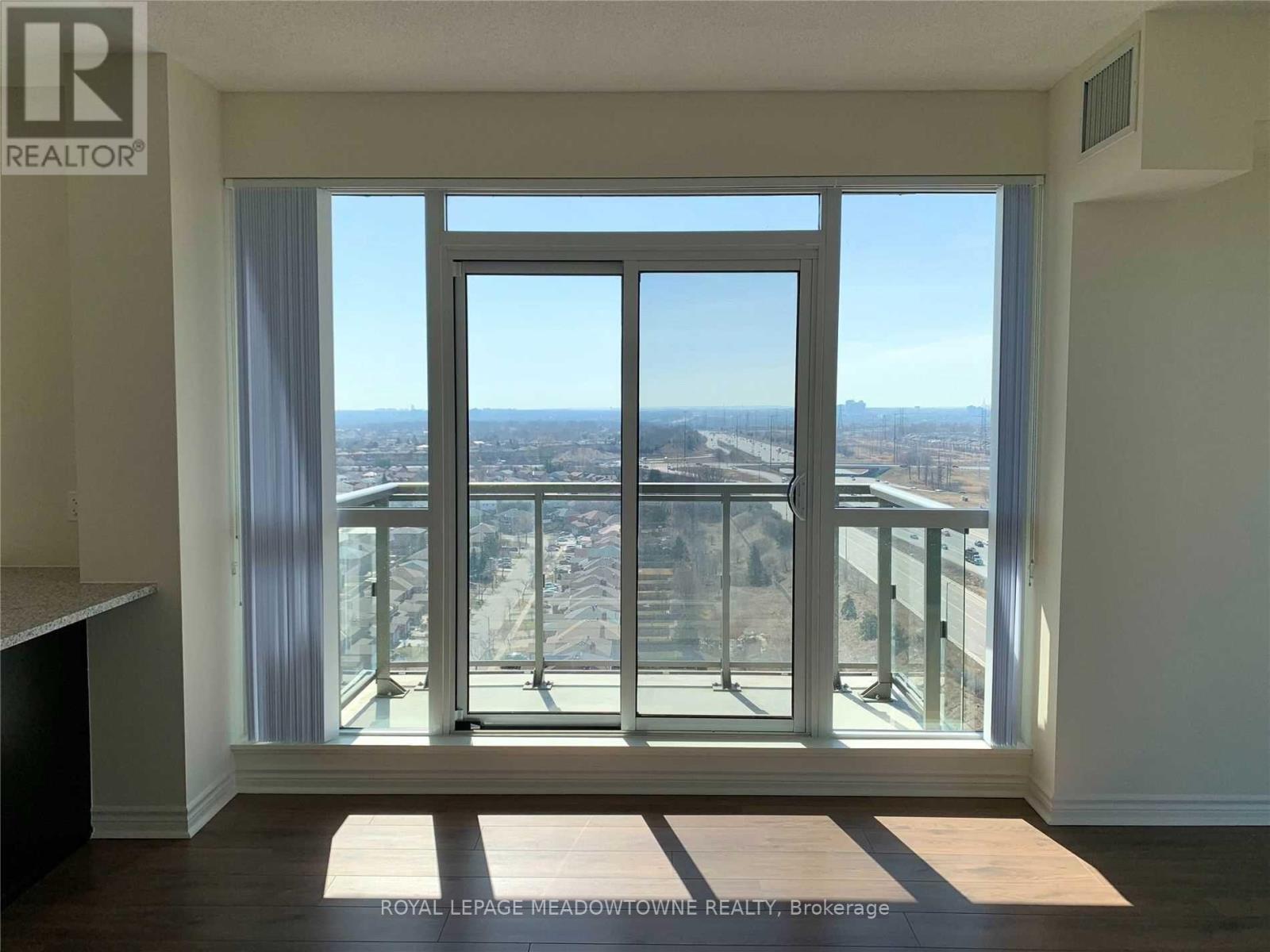 2016 - 349 Rathburn Road W, Mississauga, Ontario  L5B 0G9 - Photo 8 - W12923942