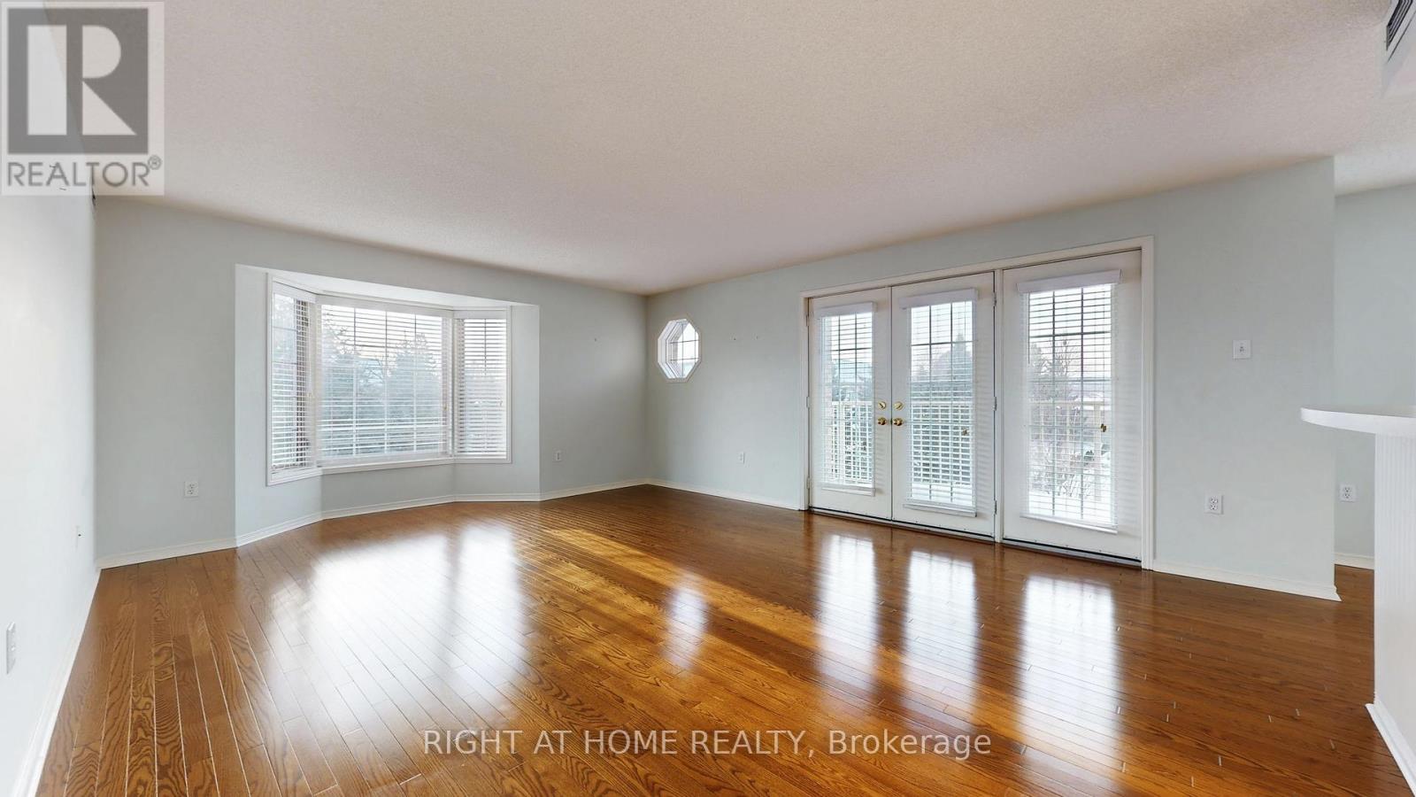 D408 - 216 Plains Road West Road W, Burlington, Ontario  L7T 4K8 - Photo 12 - W12923950