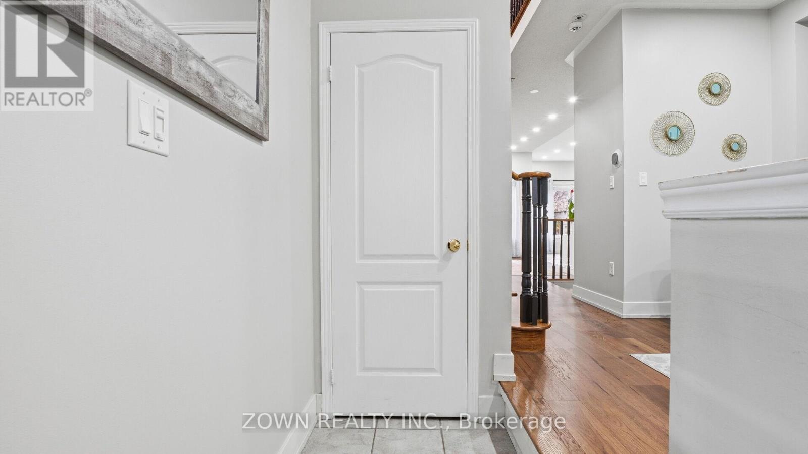 3078 Lavenham Place, Mississauga, Ontario  L5M 6K3 - Photo 3 - W12923978