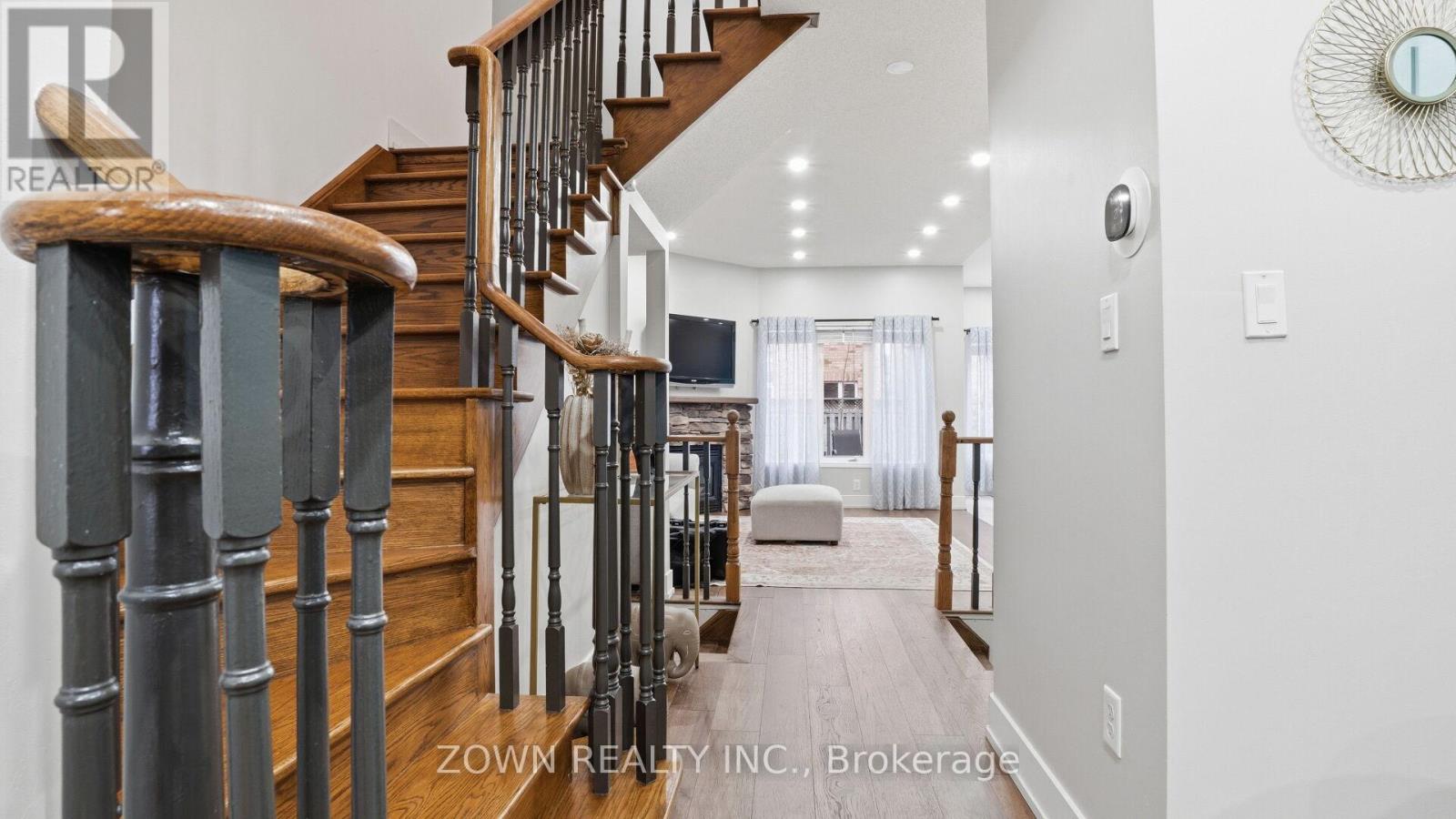 3078 Lavenham Place, Mississauga, Ontario  L5M 6K3 - Photo 7 - W12923978