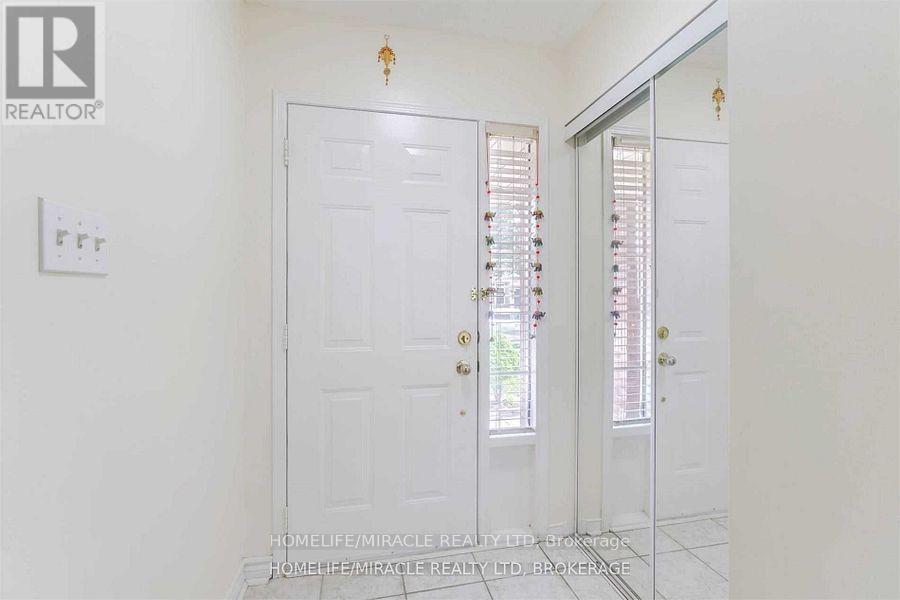 60 Studebaker Trail, Brampton, Ontario  L7A 3A5 - Photo 4 - W12923982