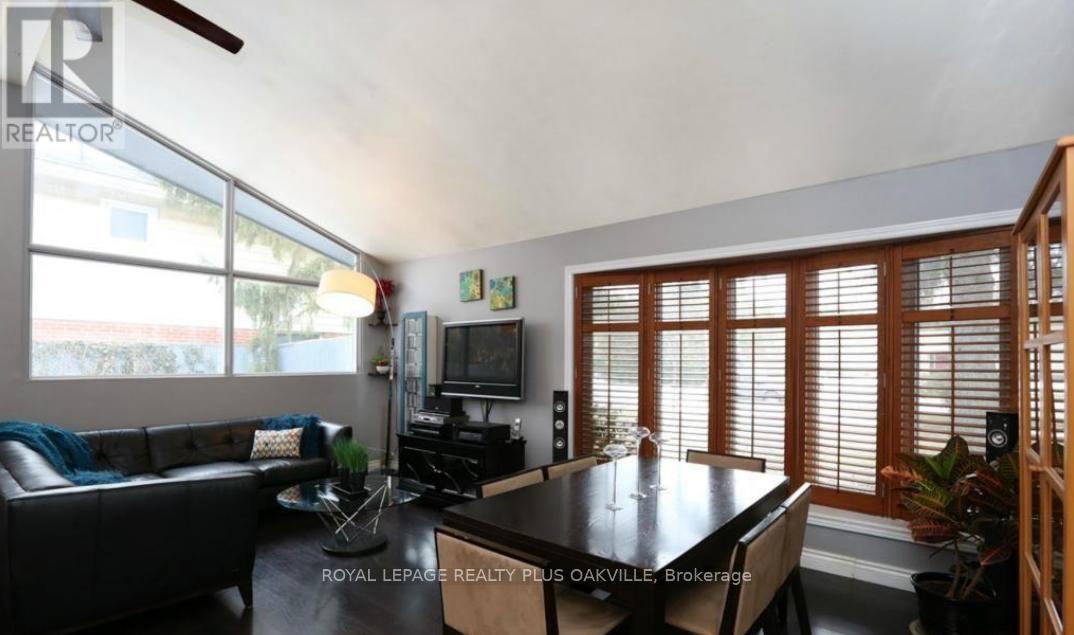 1065 Bomorda Drive, Oakville, Ontario  L6H 1Y3 - Photo 5 - W12923986