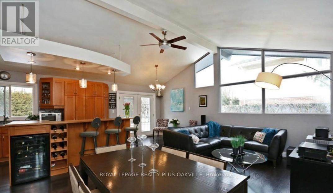 1065 Bomorda Drive, Oakville, Ontario  L6H 1Y3 - Photo 7 - W12923986