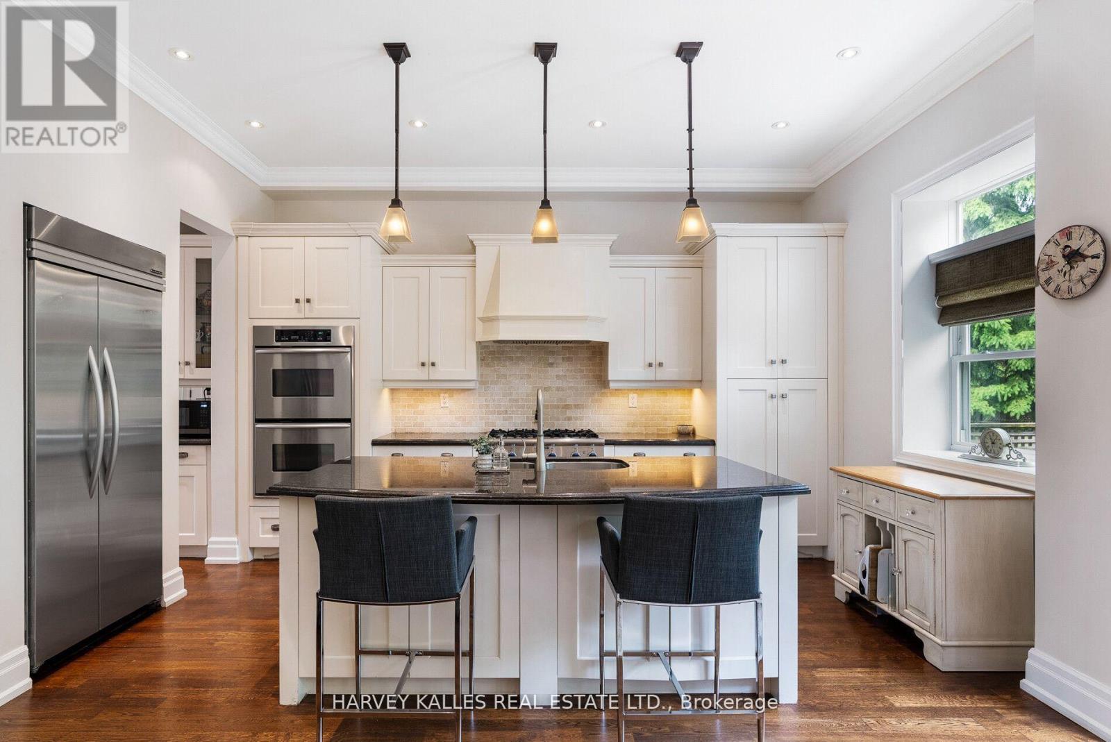 12 Reid Manor, Toronto, Ontario  M8Y 2H7 - Photo 11 - W12924032